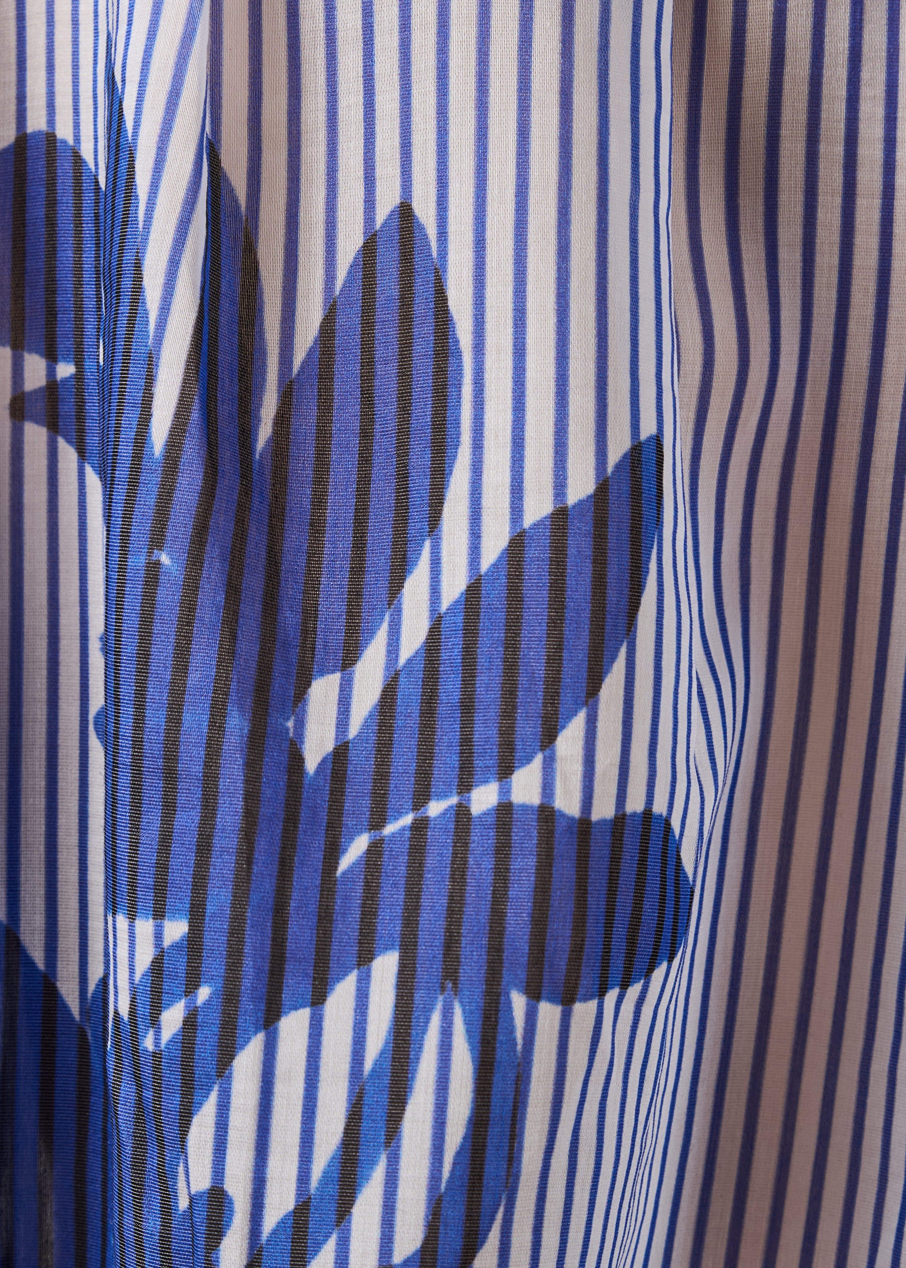 la-f-e-marabout-e-bluse-douwina-blau-streifen-floral image 4
