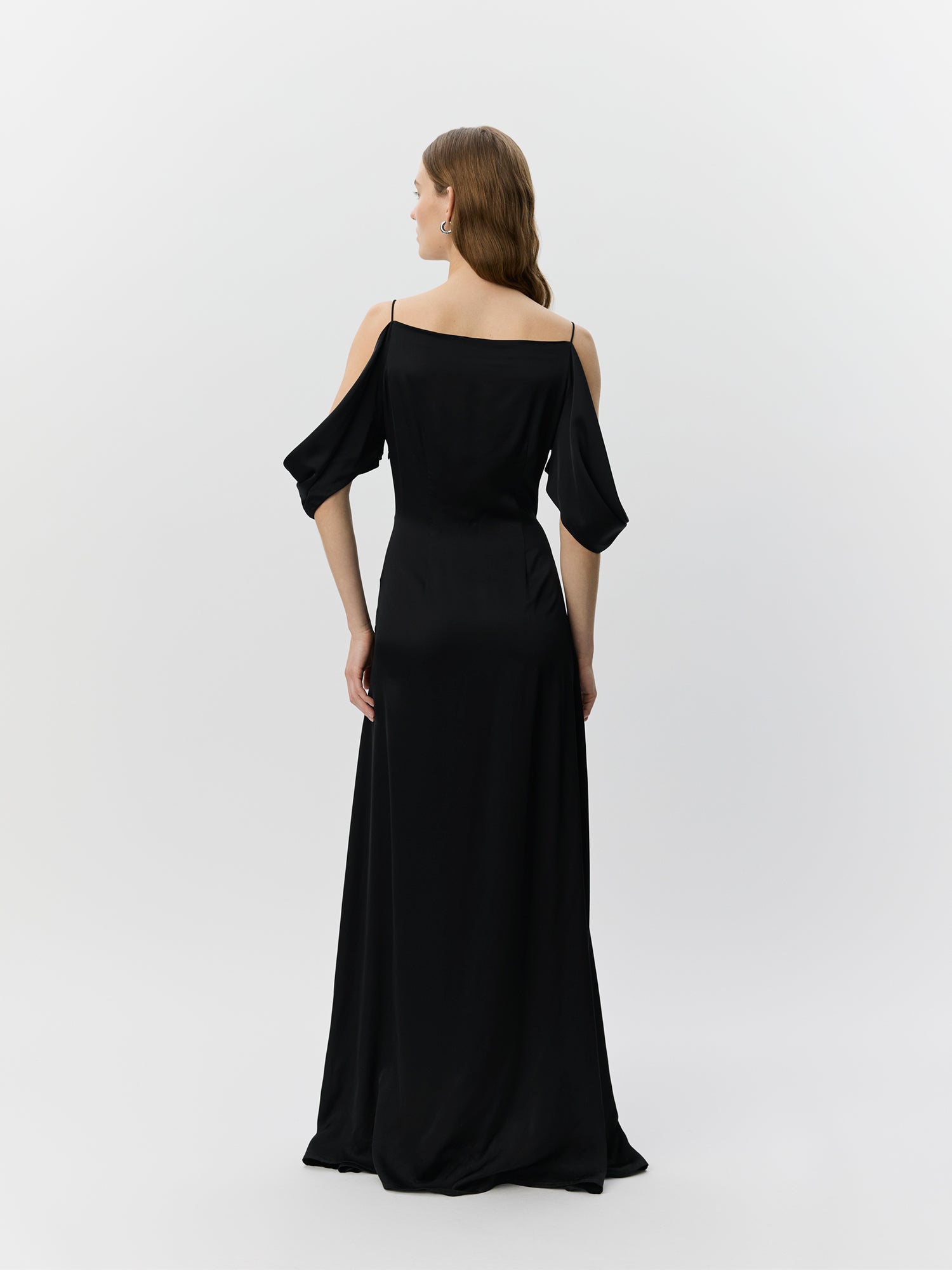 sofie-schnoor-women-simjasw-maxikleid-schwarz-satin image 4
