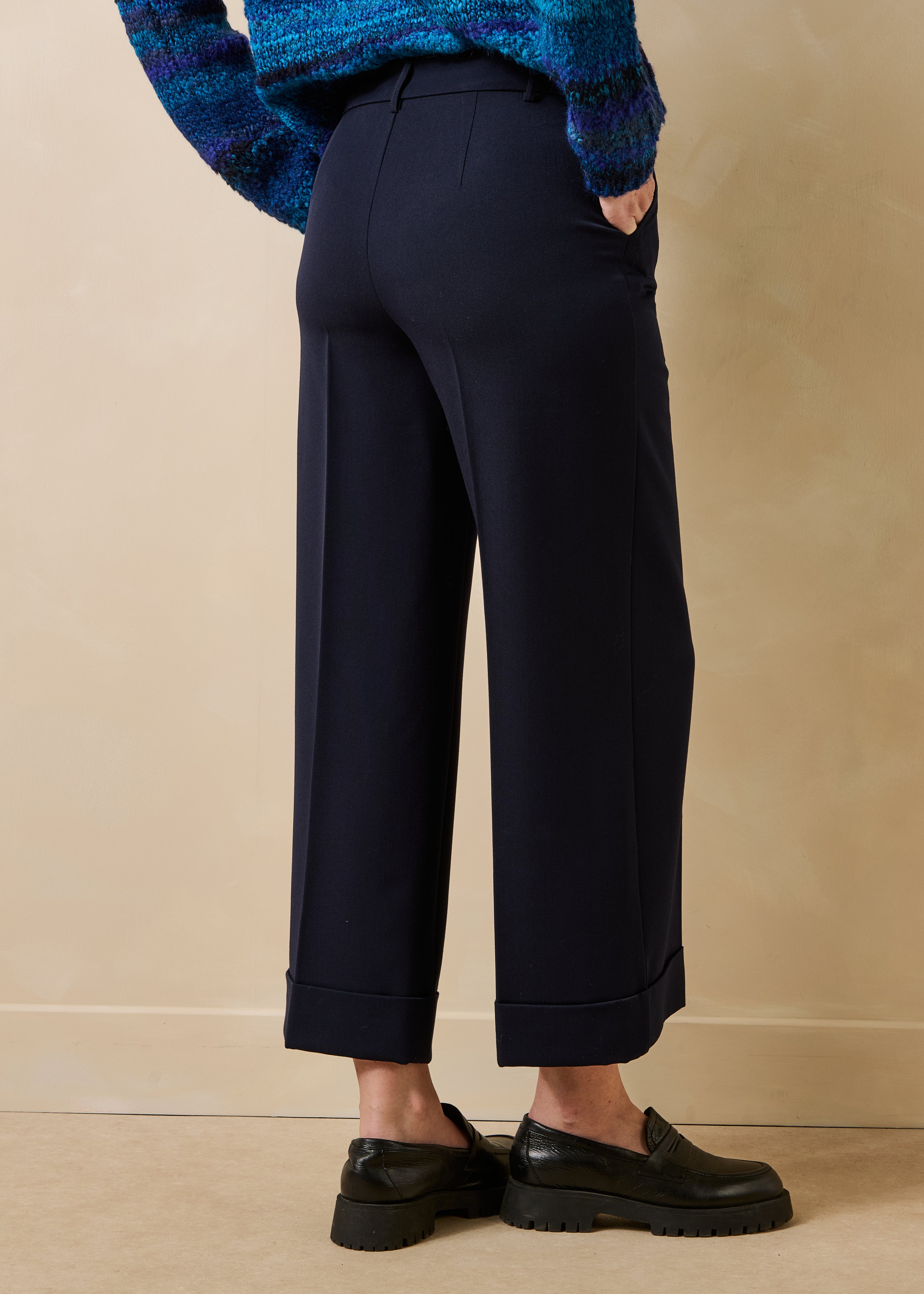 la-f-e-marabout-e-enik-hose-damen-navy-cropped image 3