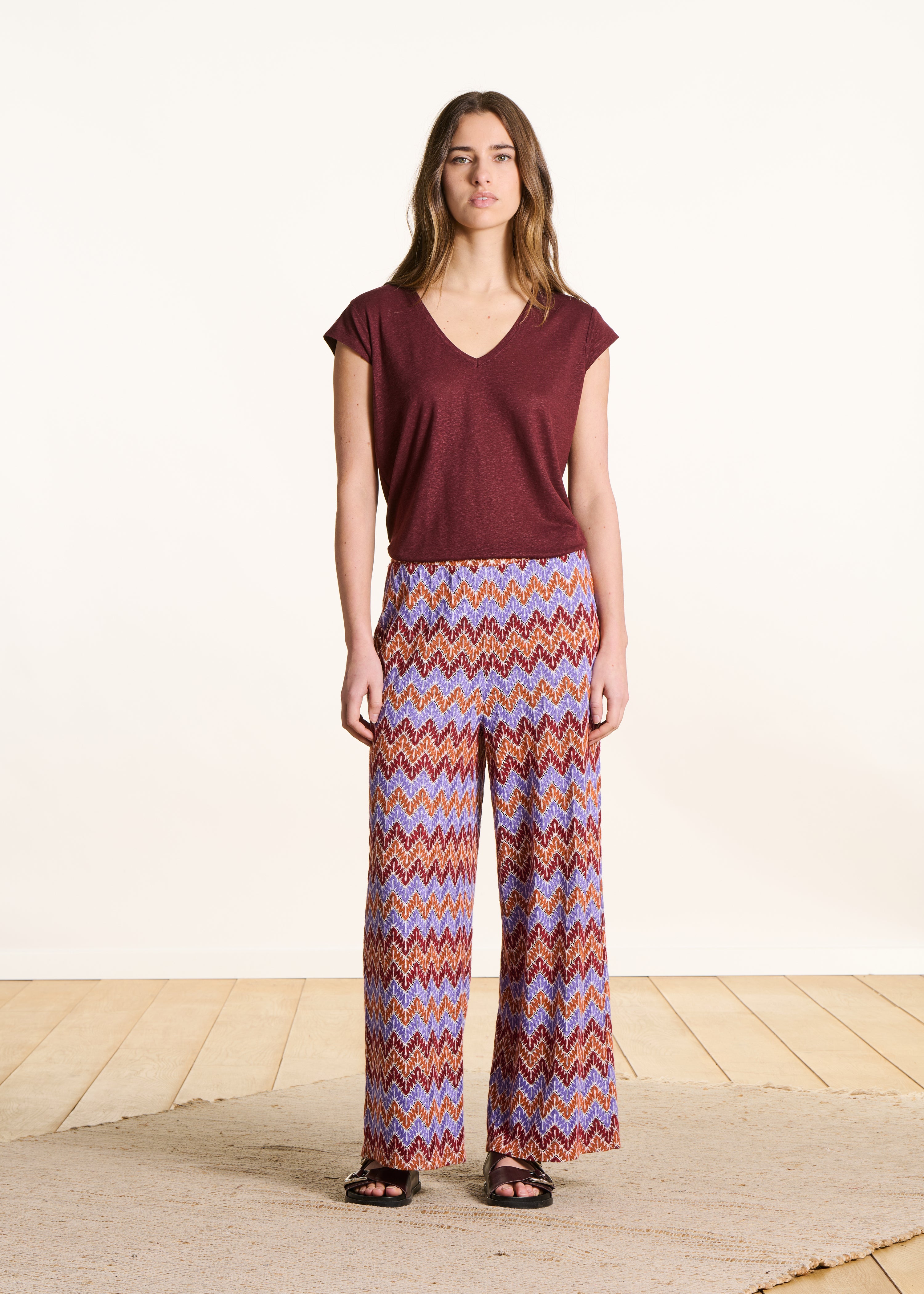 la-f-e-marabout-e-davia-t-shirt-braun-v-ausschnitt-lyocell image 2