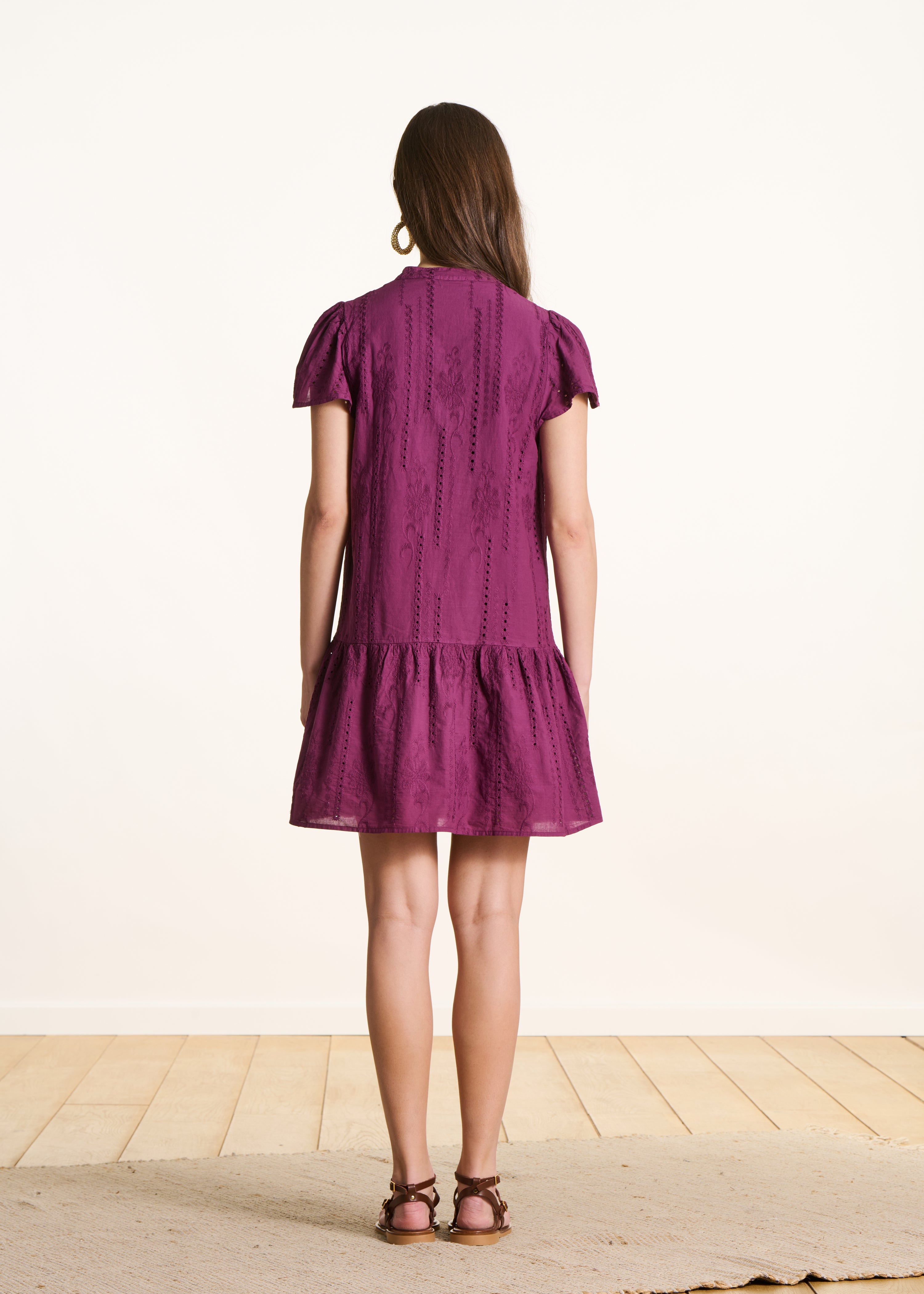 la-f-e-marabout-e-frame-kurzes-kleid-broderie-lila image 2