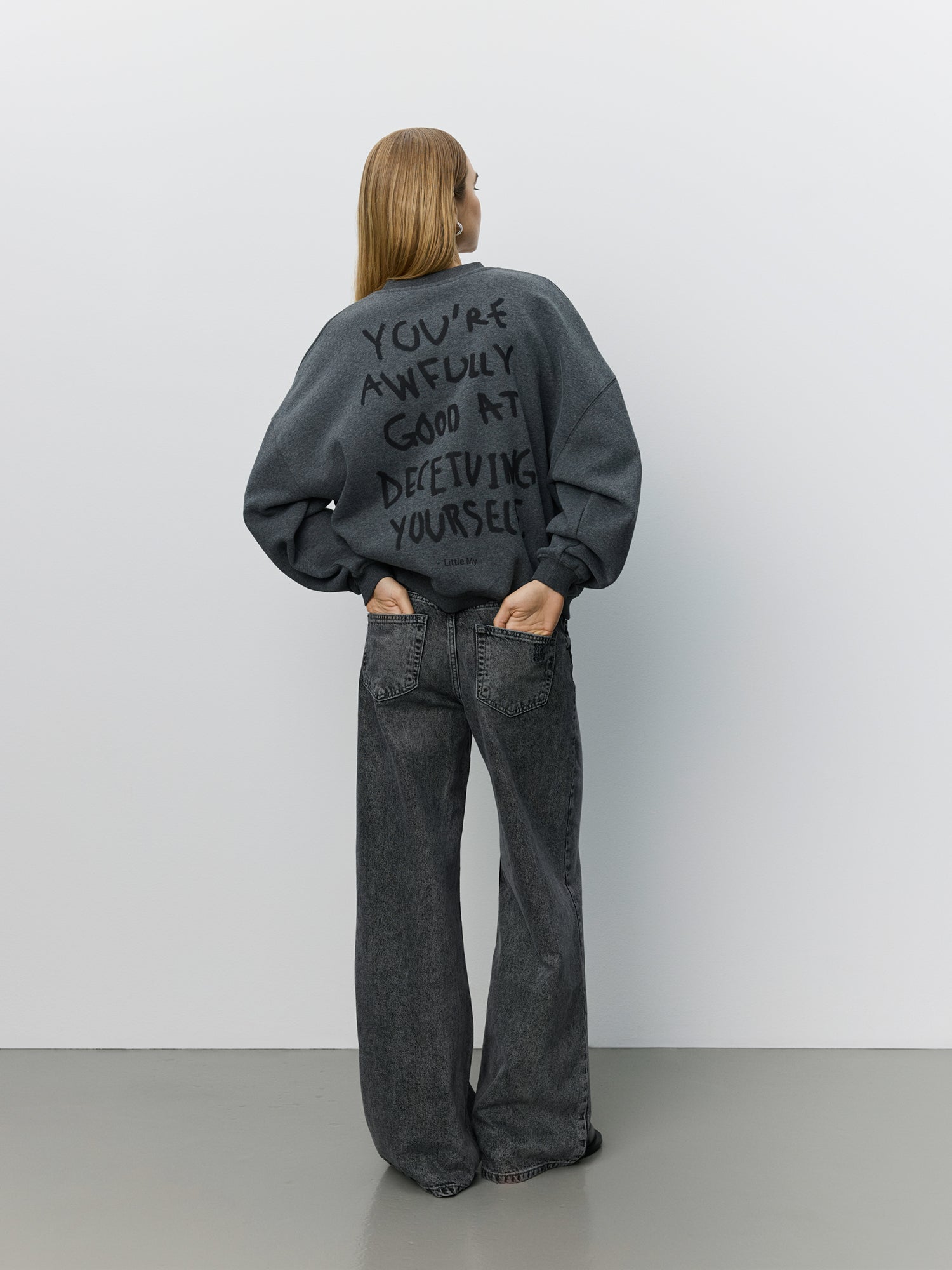 sofie-schnoor-women-moomin-sweatshirt-grau-relaxed-fit image 4