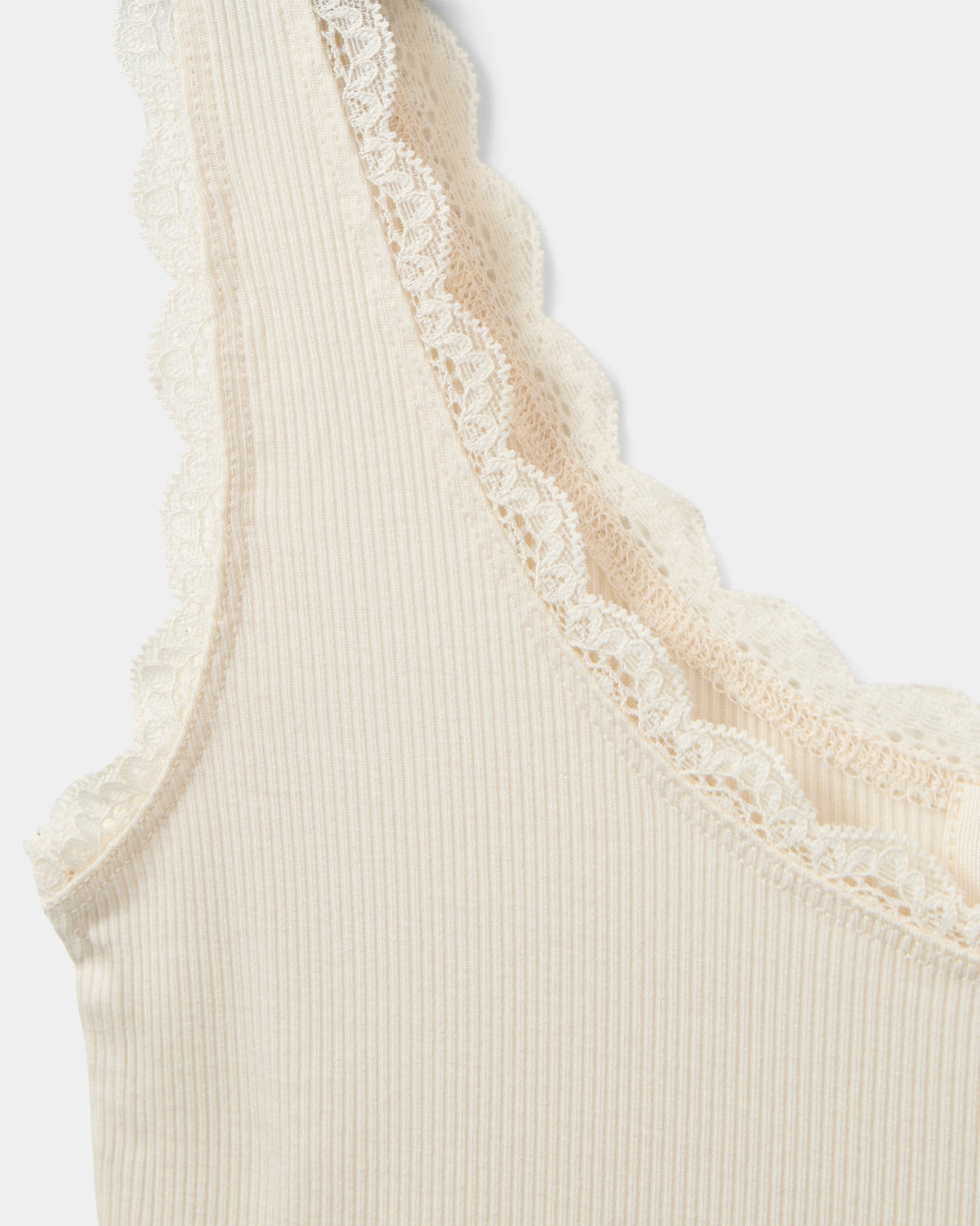 sofie-schnoor-ulrikkesw-top-off-white-spitze-slim image 3