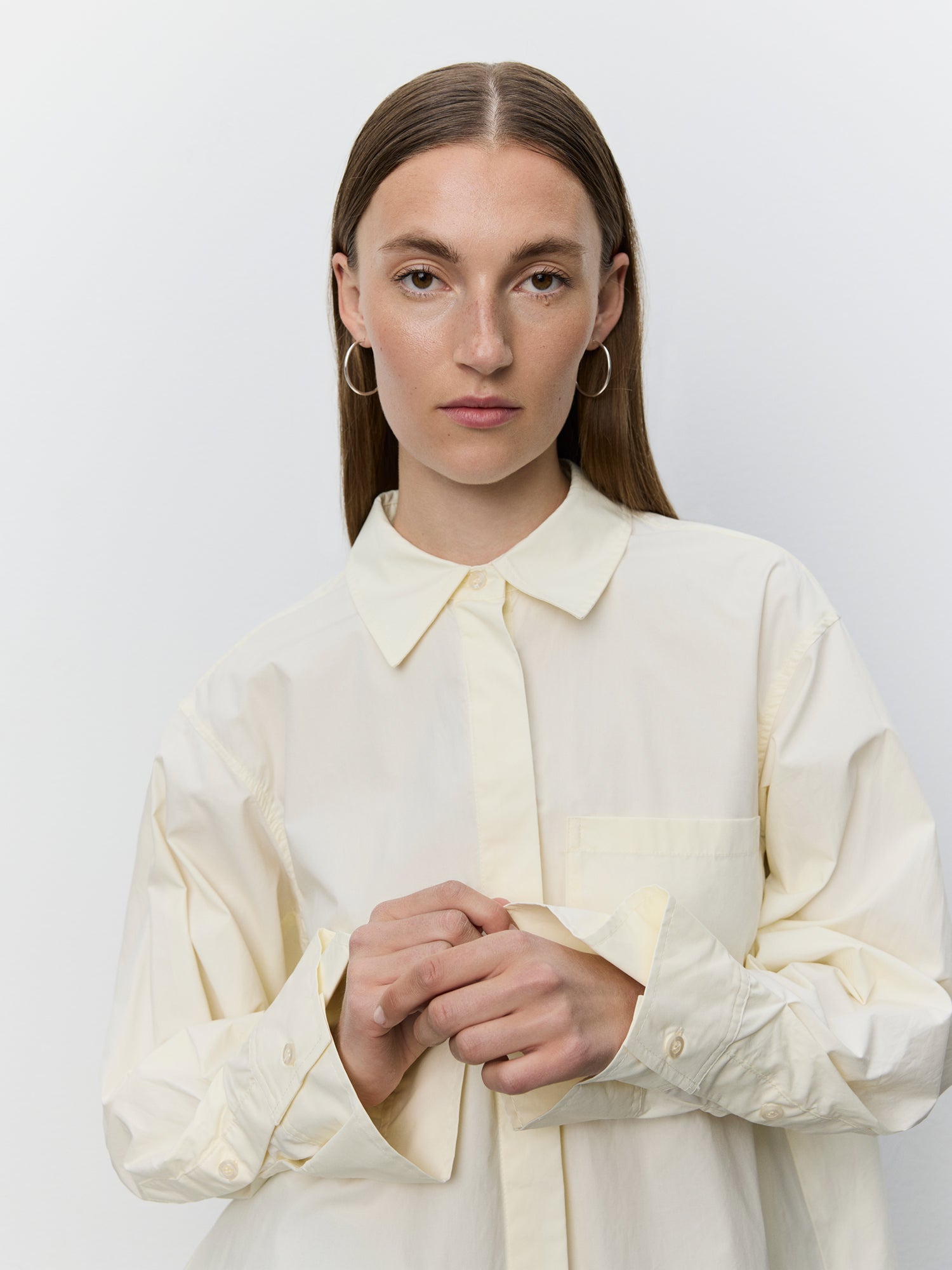 sofie-schnoor-abbysw-shirt-hellgelb-baumwolle-brusttasche image 5