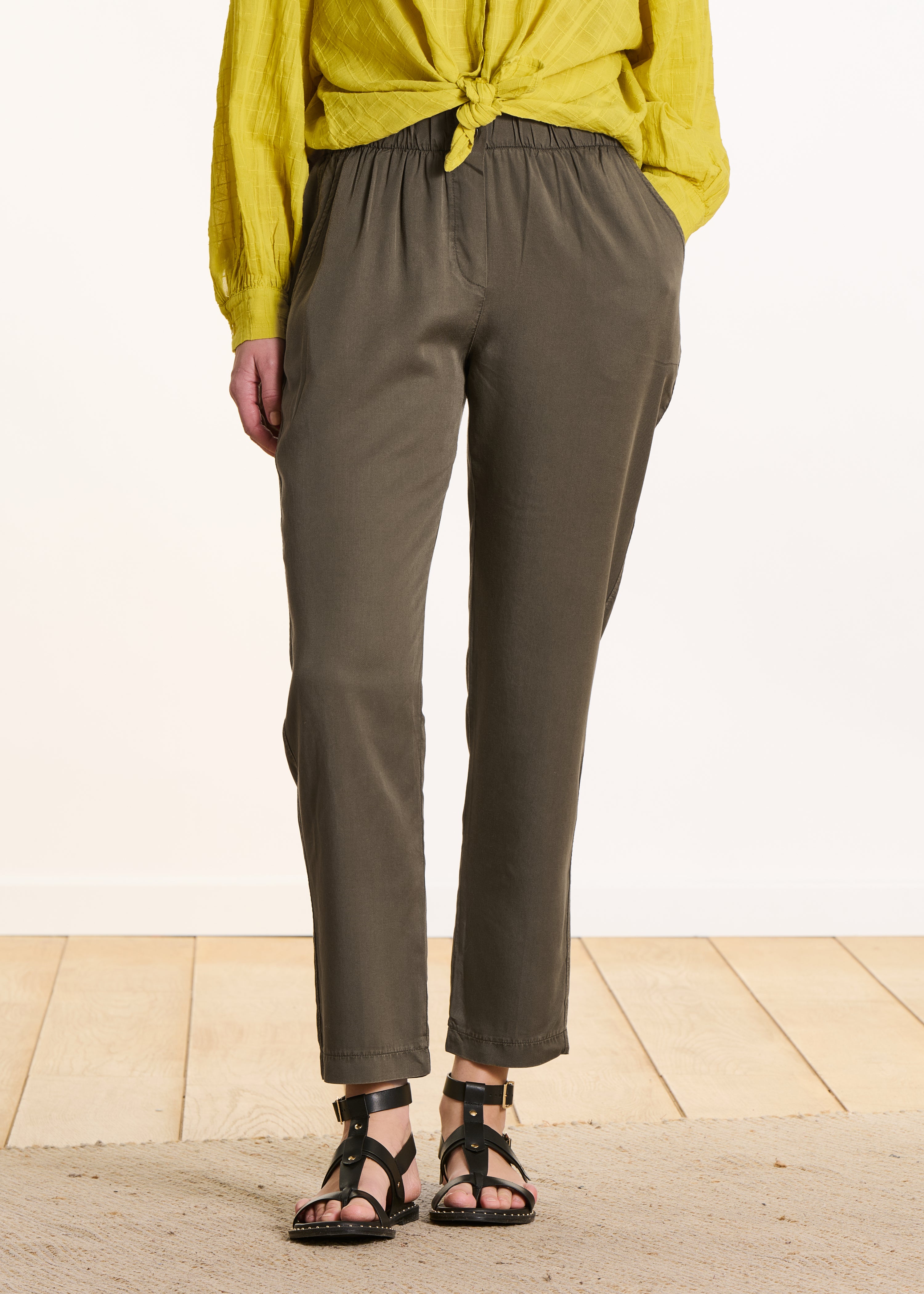 la-f-e-marabout-e-damila-hose-khaki-lyocell image 2