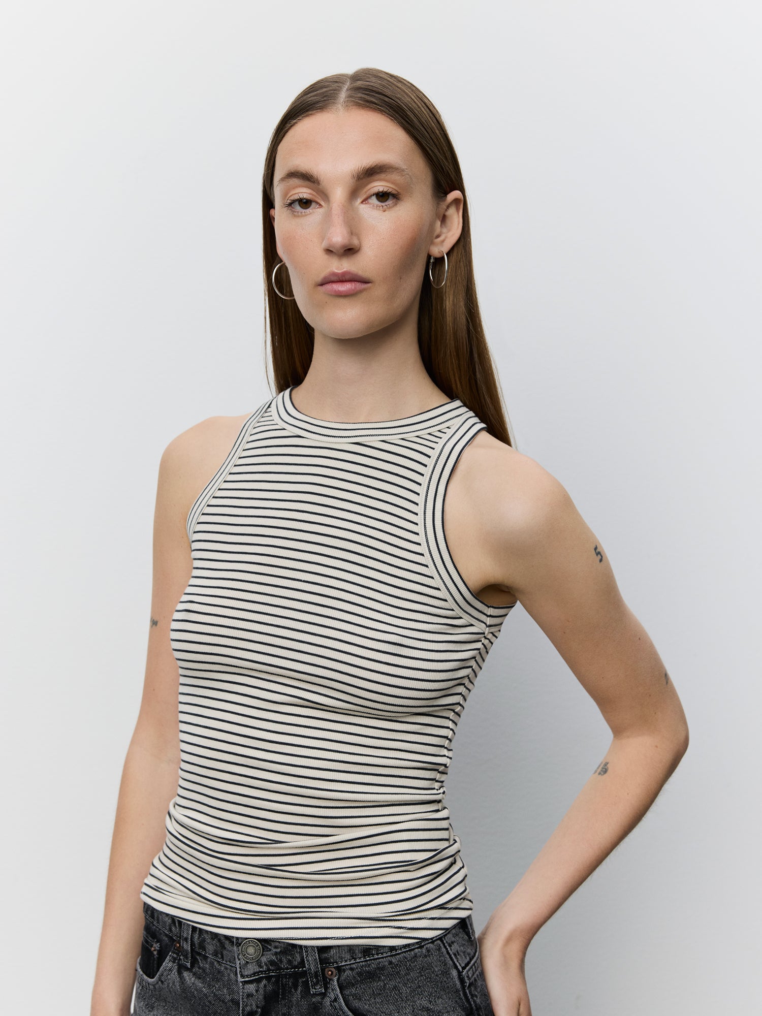 sofie-schnoor-julliesw-stripe-top-offwhite-slim-fit image 5