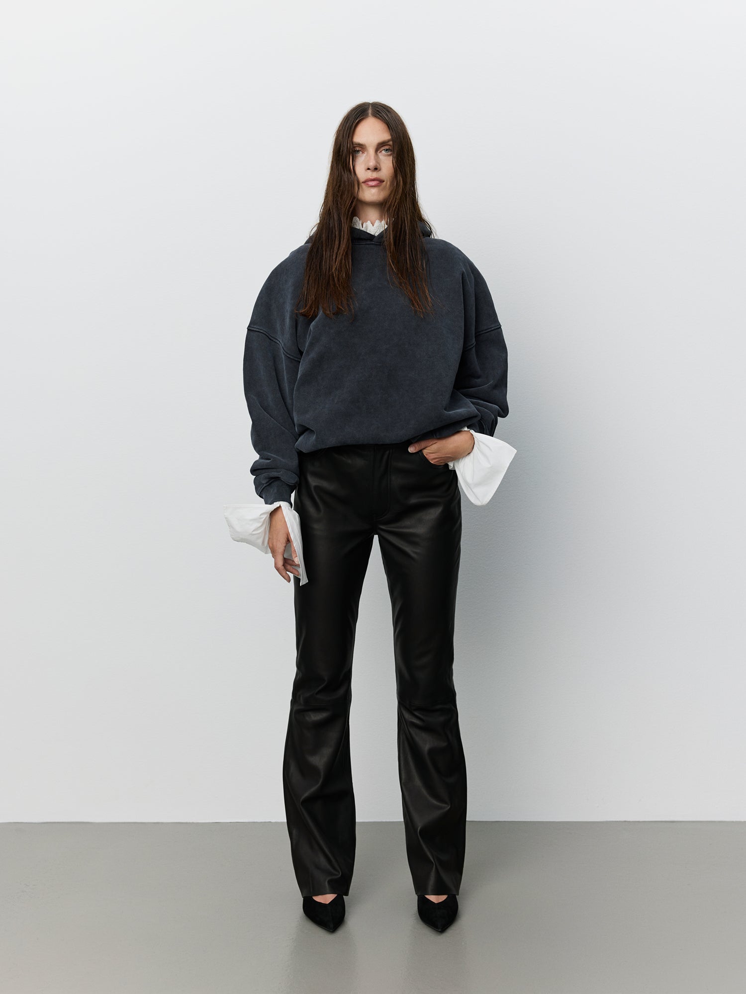 sofie-schnoor-icon-025-ransosw-hoodie-washed-black image 2