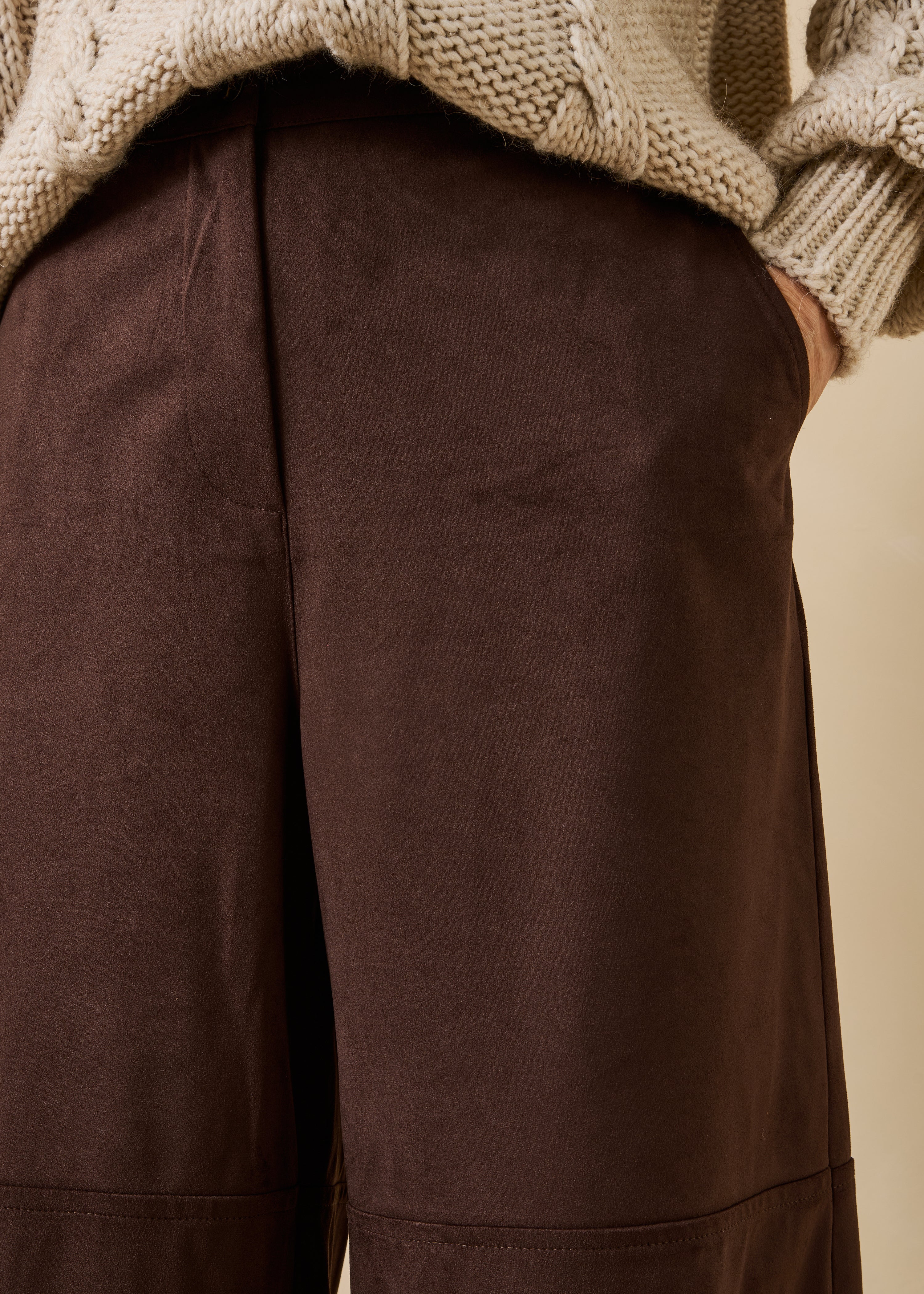 la-f-e-marabout-e-fruta-hose-braun-suedine-cropped-weit image 5