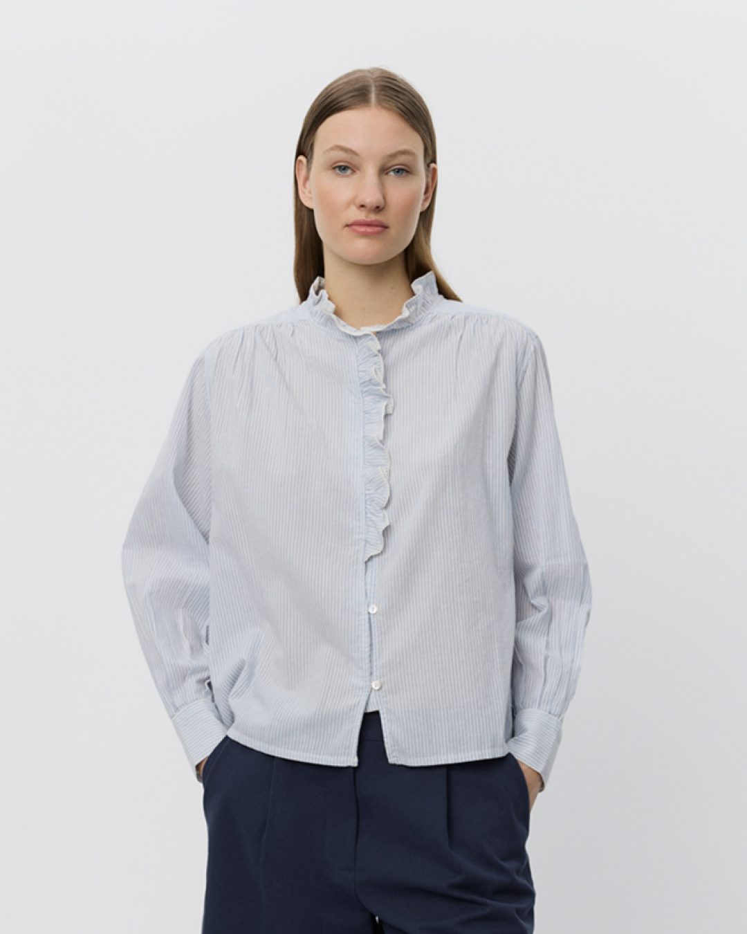 sofie-schnoor-ednasw-shirt-hellblau-gestreift-baumwolle image 5