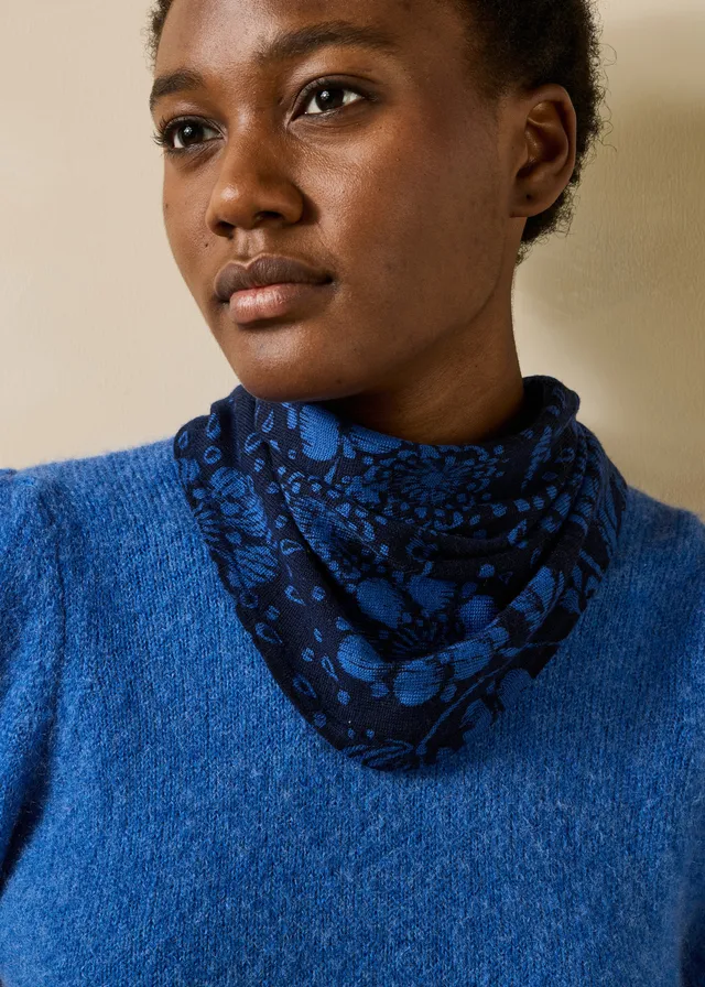 la-f-e-marabout-e-guana-tuch-wolle-blau-blumen image 1