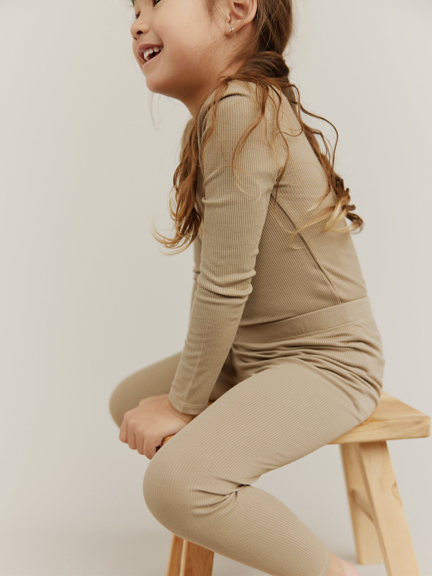 sofie-schnoor-kids-nalinesb-leggings-dark-sand-viskose image 3