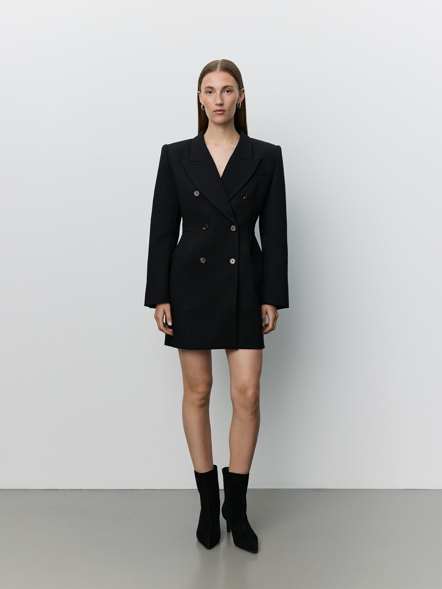 sofie-schnoor-women-avinorasw-blazerkleid-schwarz-tailliert-6-knopf image 2