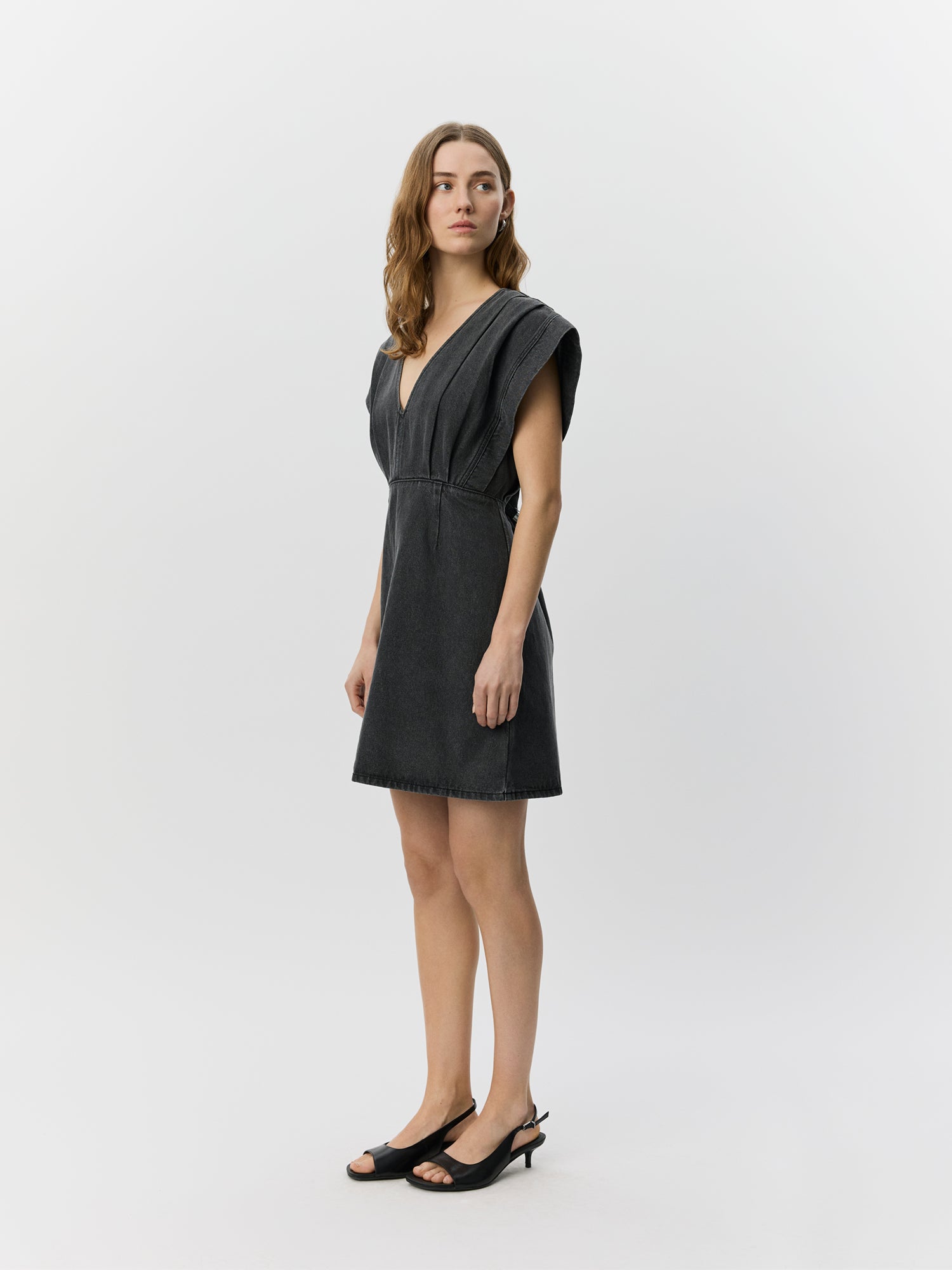 sofie-schnoor-women-enyasw-midi-denim-kleid-schwarz image 3