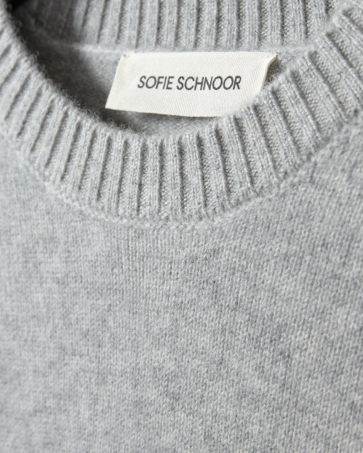 sofie-schnoor-women-kaschmir-pullover-grau-rundhals image 3