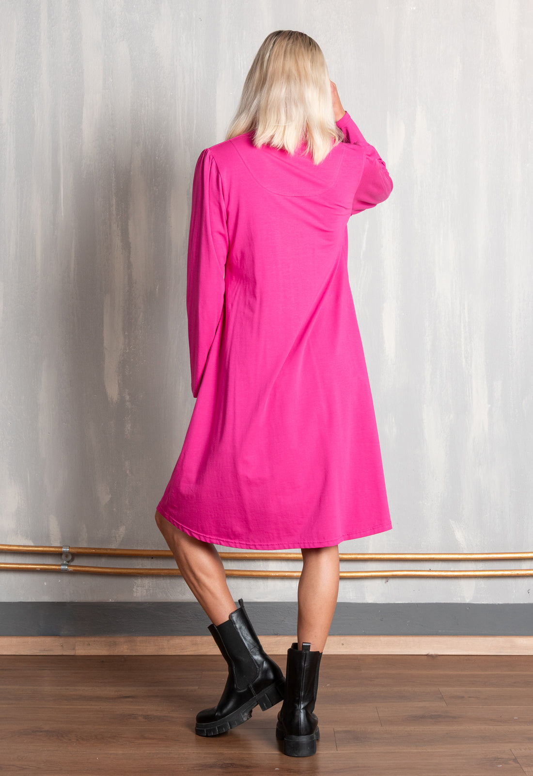 moshiki-dress-i-101-w25dress-g1-jerseykleid-emerald-v-ausschnitt image 8