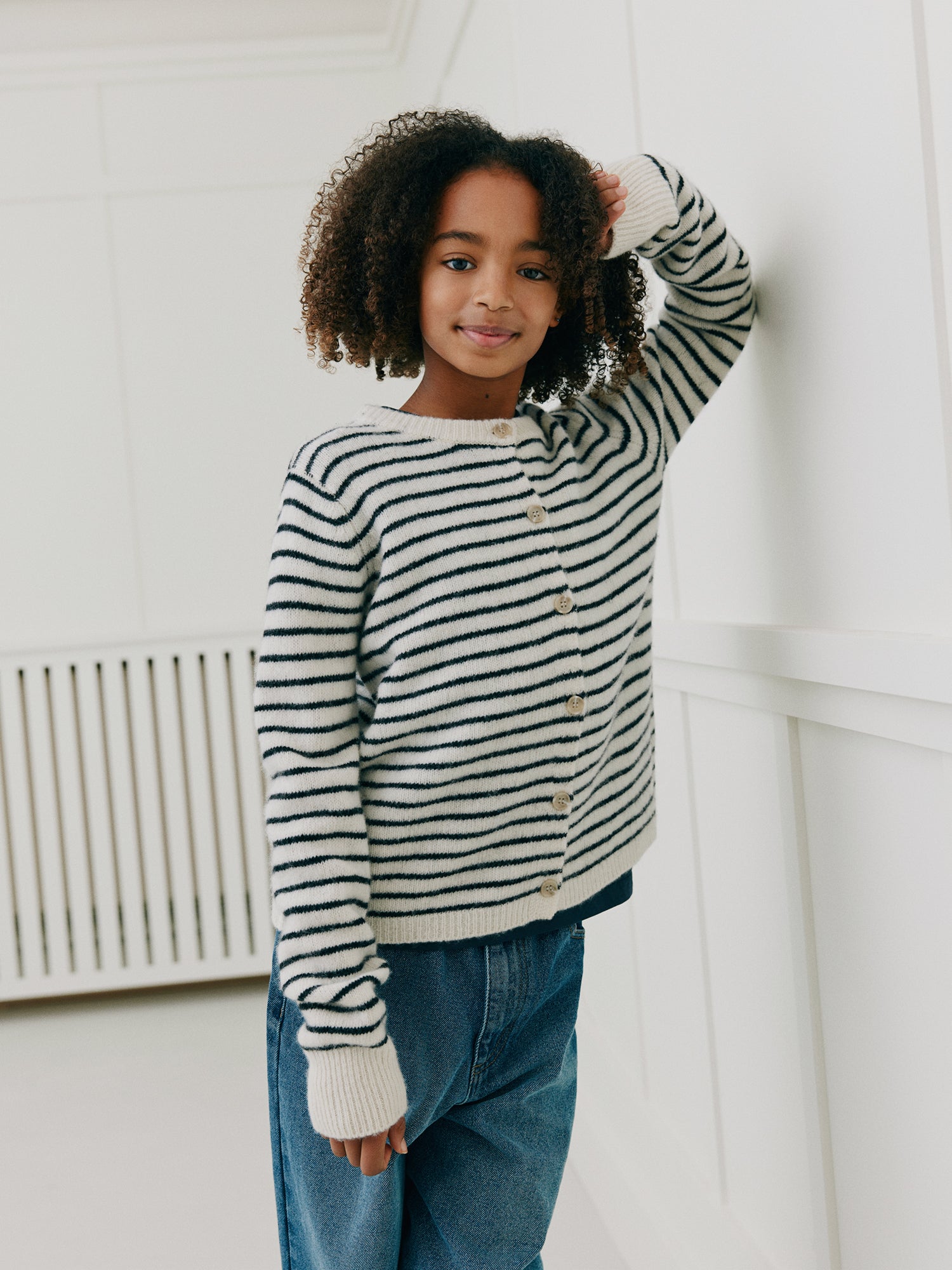 sofie-schnoor-young-cissesy-cardigan-off-white-striped-wolle image 3