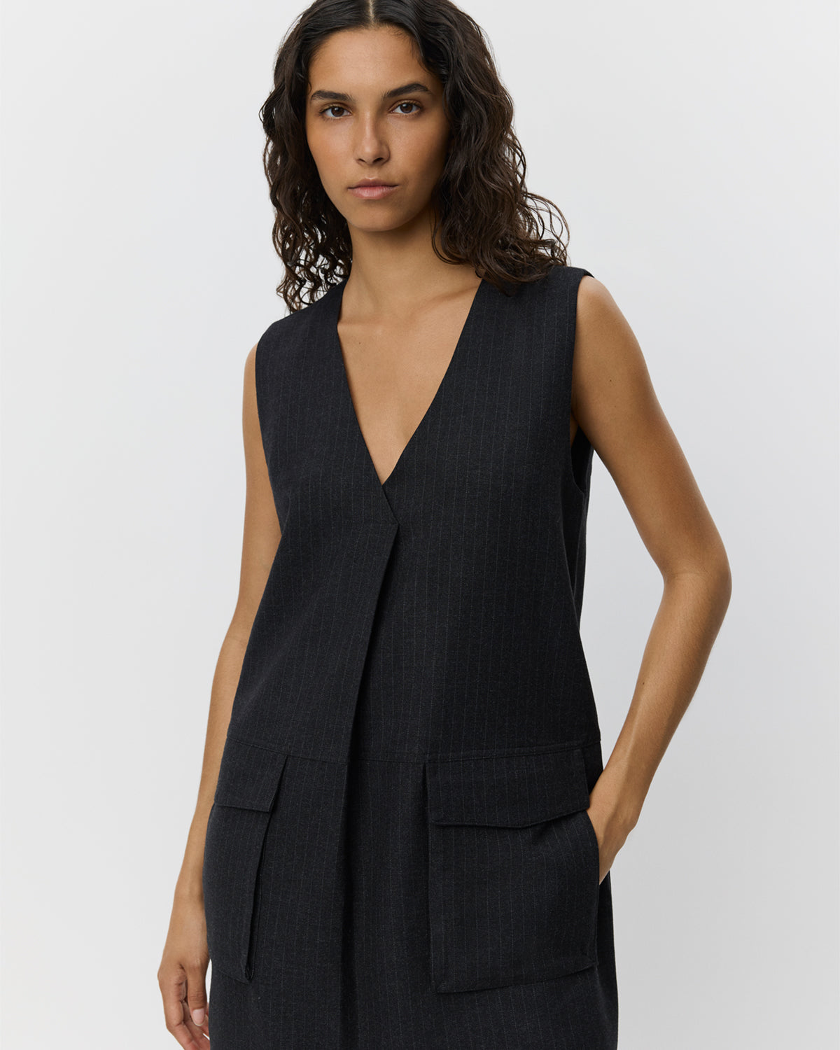 sofie-schnoor-women-balunasw-kleid-schwarz-nadelstreifen image 5