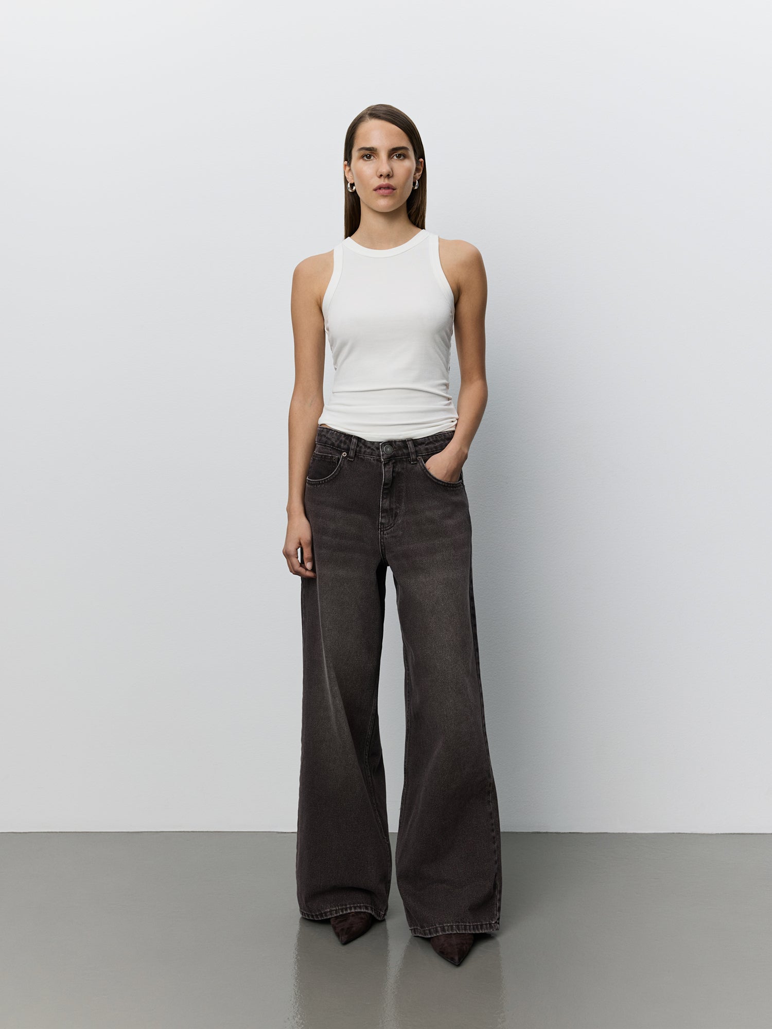 sofie-schnoor-women-venicesw-mid-waist-jeans-dark-plum image 2