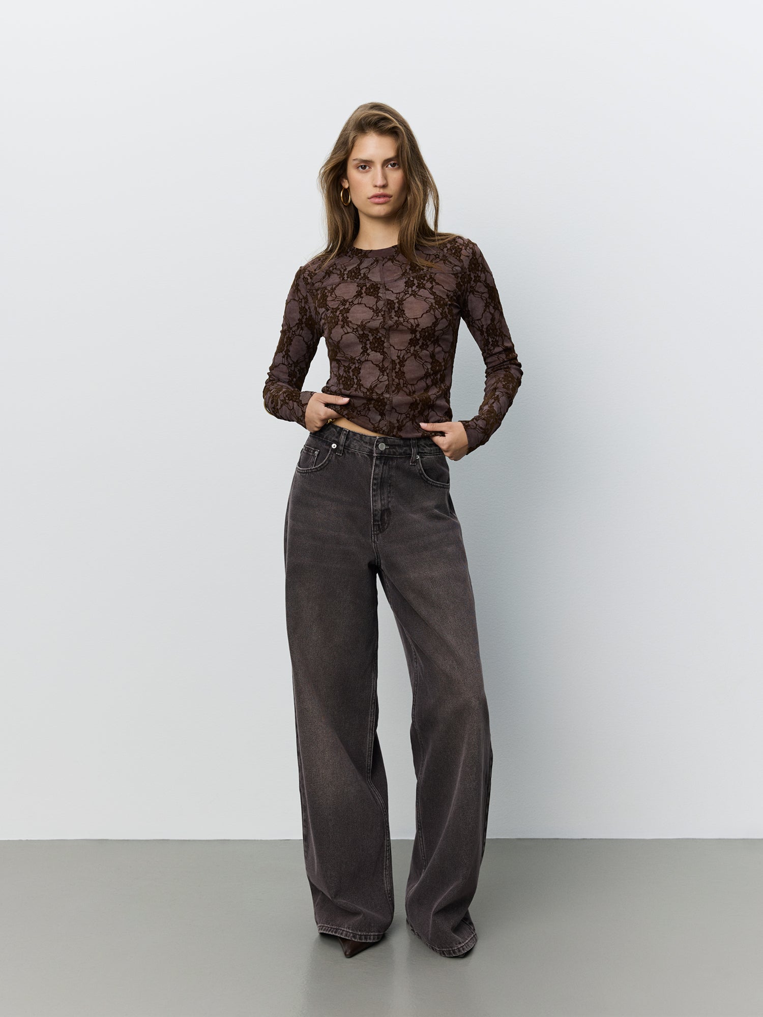 sofie-schnoor-women-spitzentop-dark-plum-samt-fitted image 2
