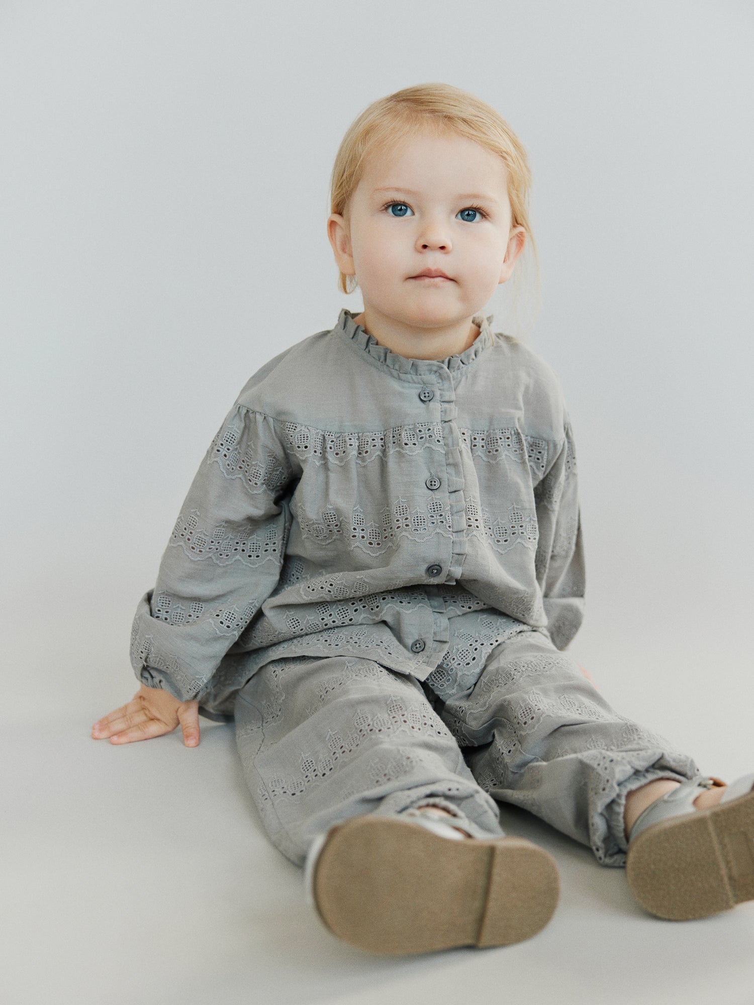 sofie-schnoor-kids-carlinakb-trousers-babyhose-stone-grey-baumwolle image 3