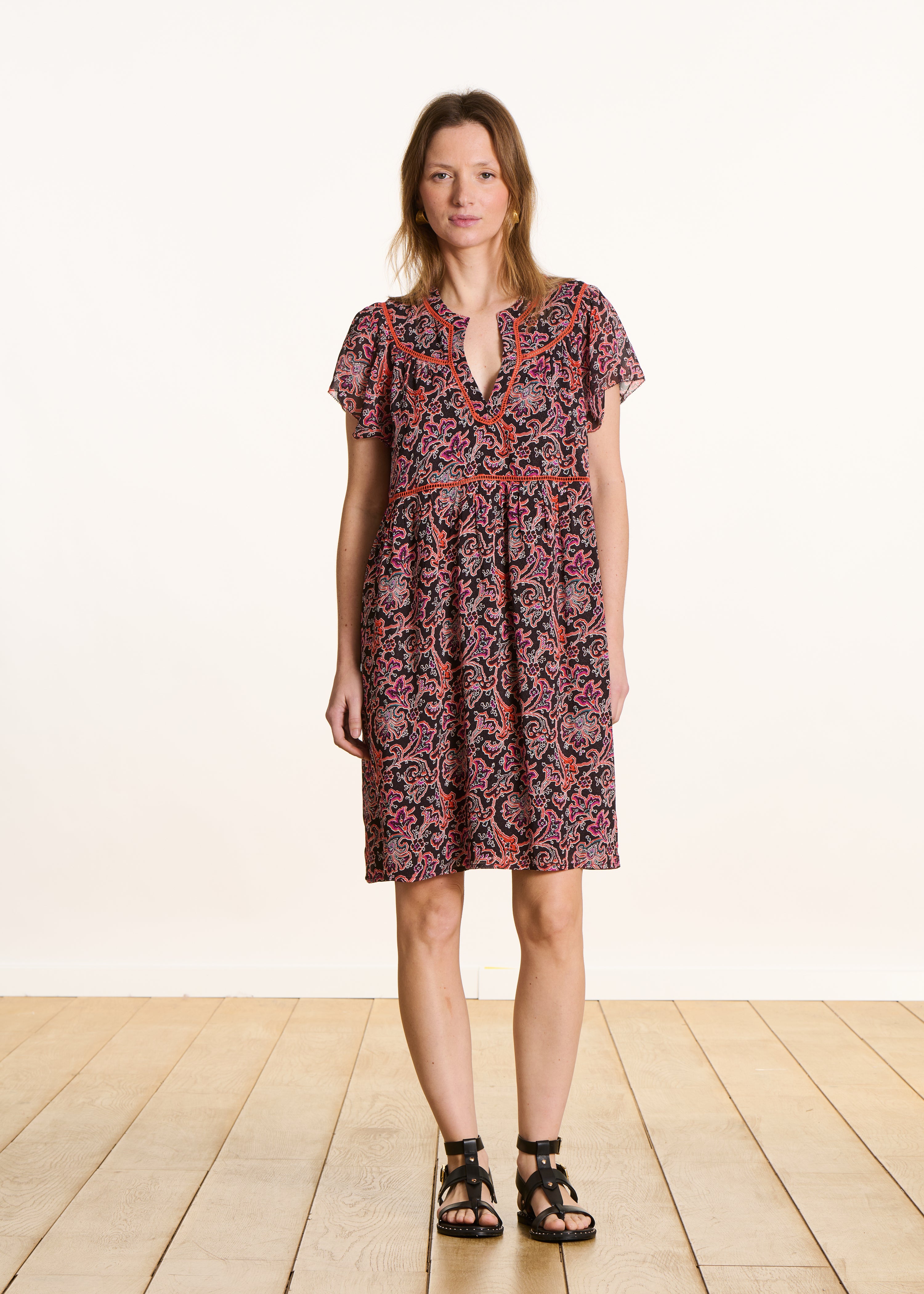 la-f-e-marabout-e-fayak-minikleid-schwarz-floral-gef-ttert image 1
