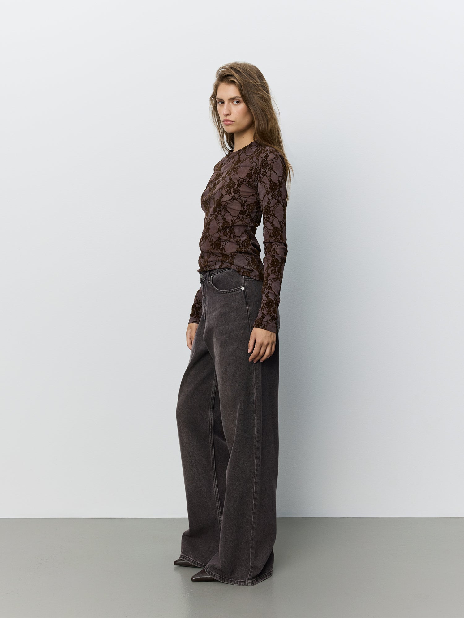 sofie-schnoor-women-spitzentop-dark-plum-samt-fitted image 3
