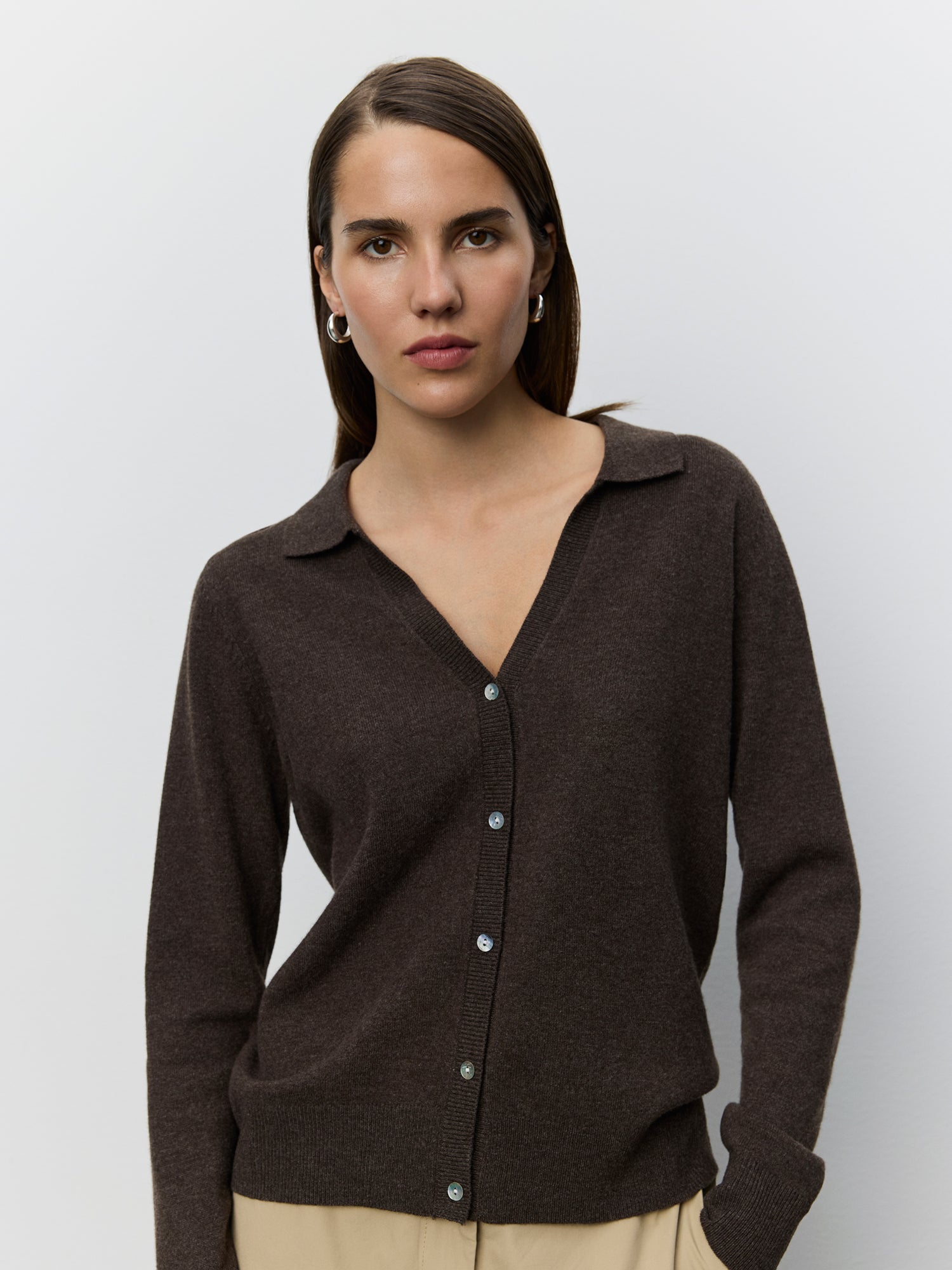sofie-schnoor-women-skylar-cardigan-brown-fudge-wolle image 5