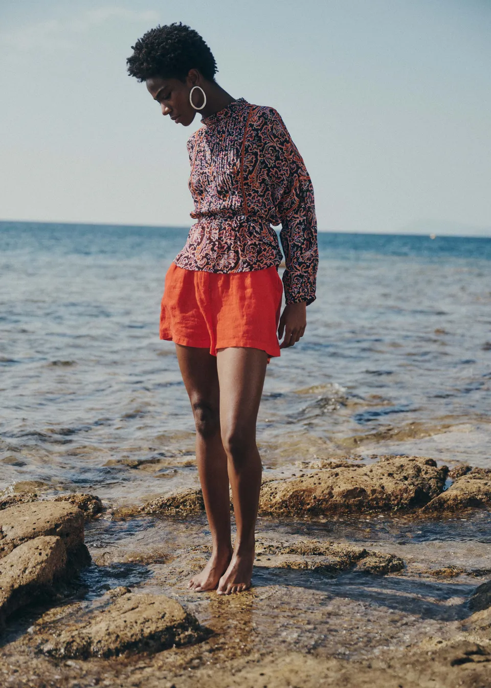 la-f-e-marabout-e-faousi-shorts-orange-leinen image 1