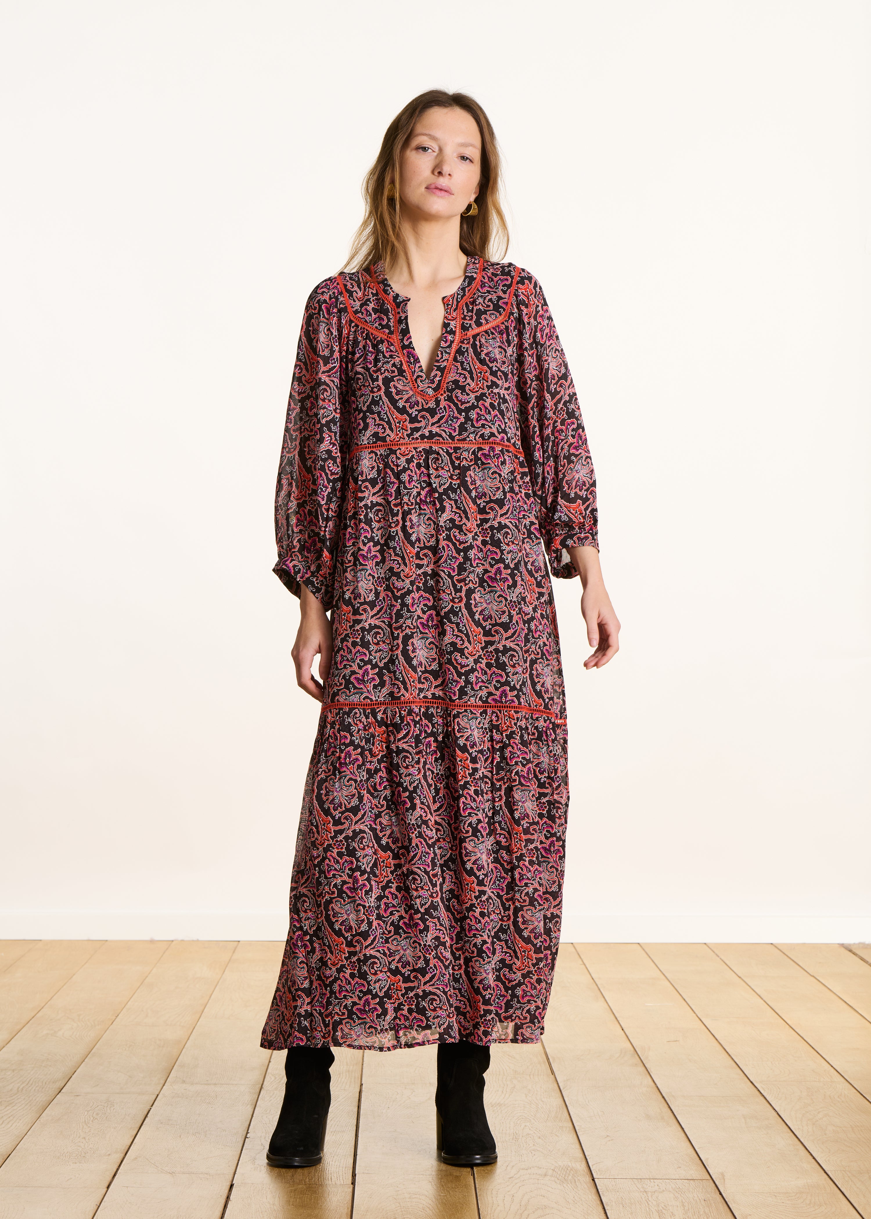 la-f-e-marabout-e-maxikleid-schwarz-floral-3-4-arm-volant image 2