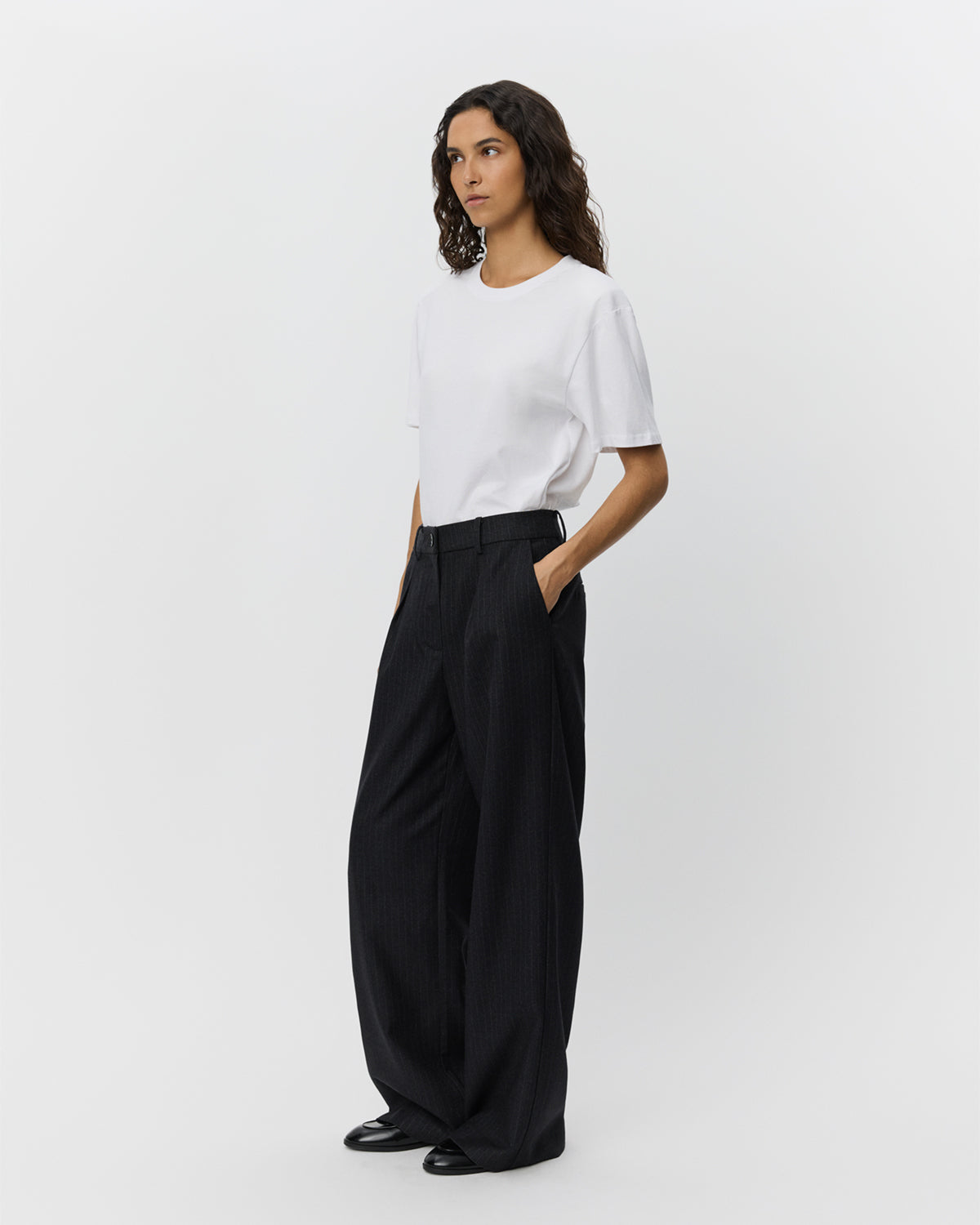 sofie-schnoor-women-nathaliasw-hose-schwarz-nadelstreifen image 3