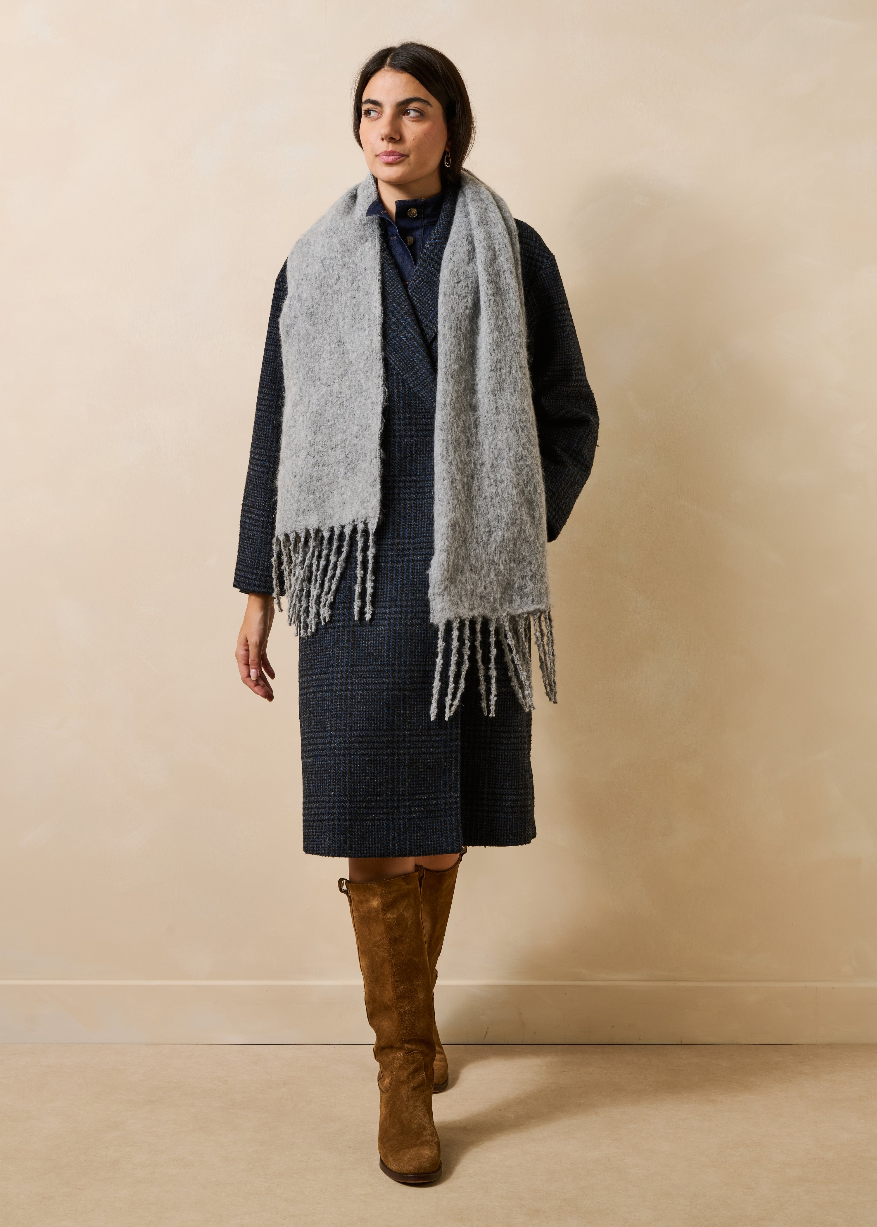 la-f-e-marabout-e-schal-glarina-mohair-grau-fransen image 3