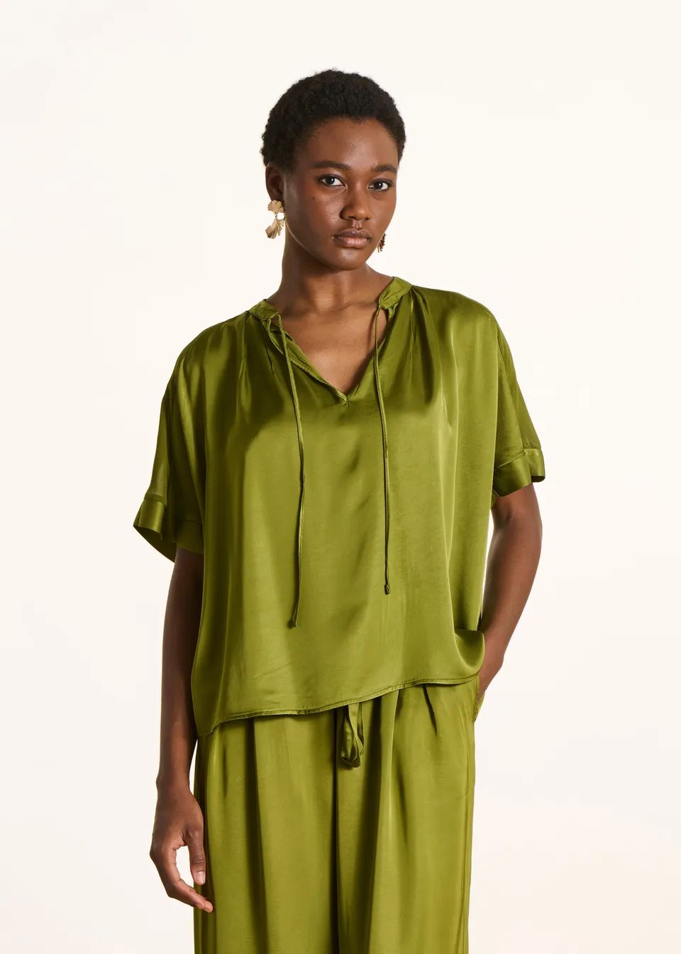 la-f-e-marabout-e-felina-r-bluse-gr-n-satin-gr-34 image 1