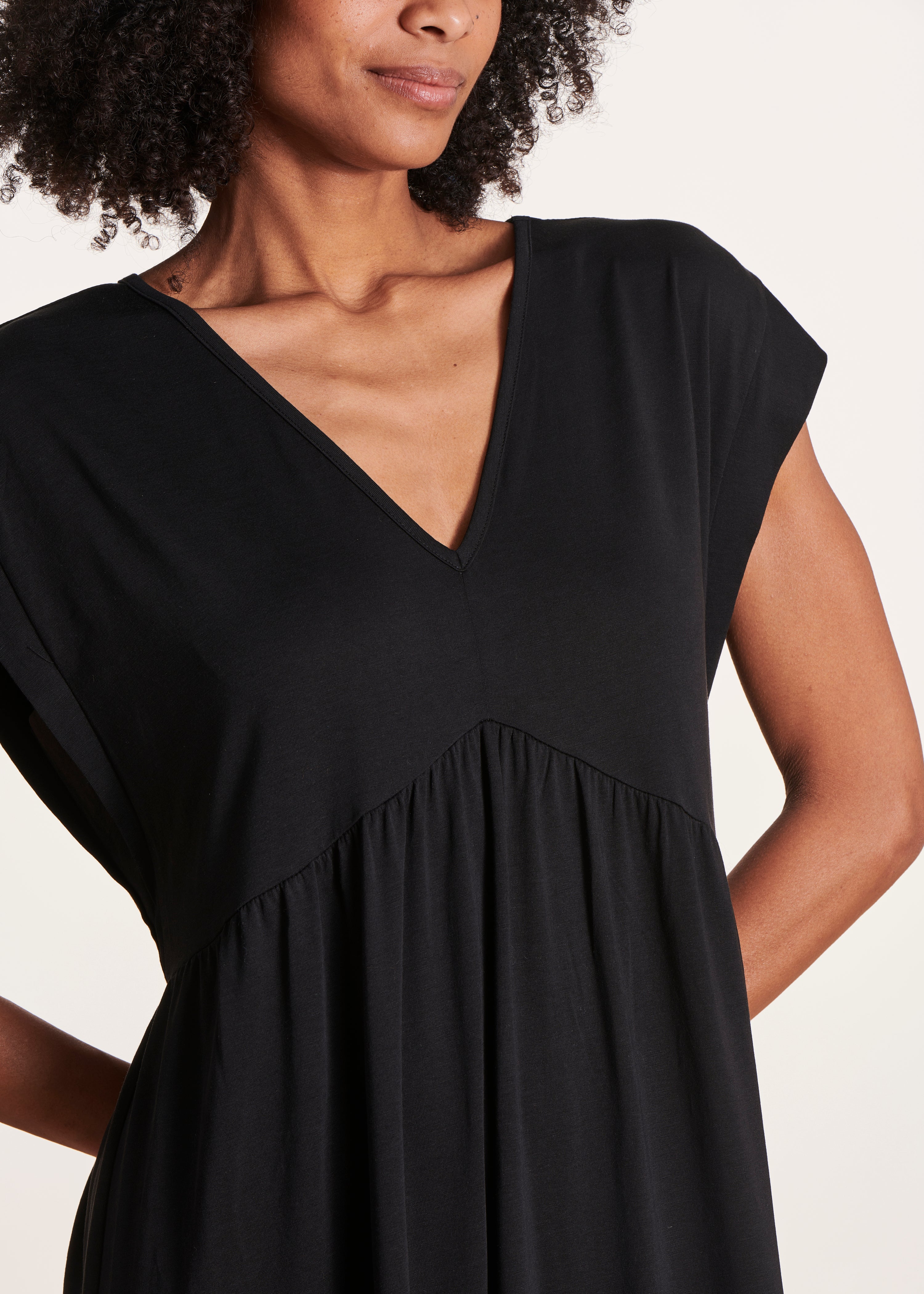 la-f-e-marabout-e-drazic-midikleid-schwarz-lyocell-v-ausschnitt image 4
