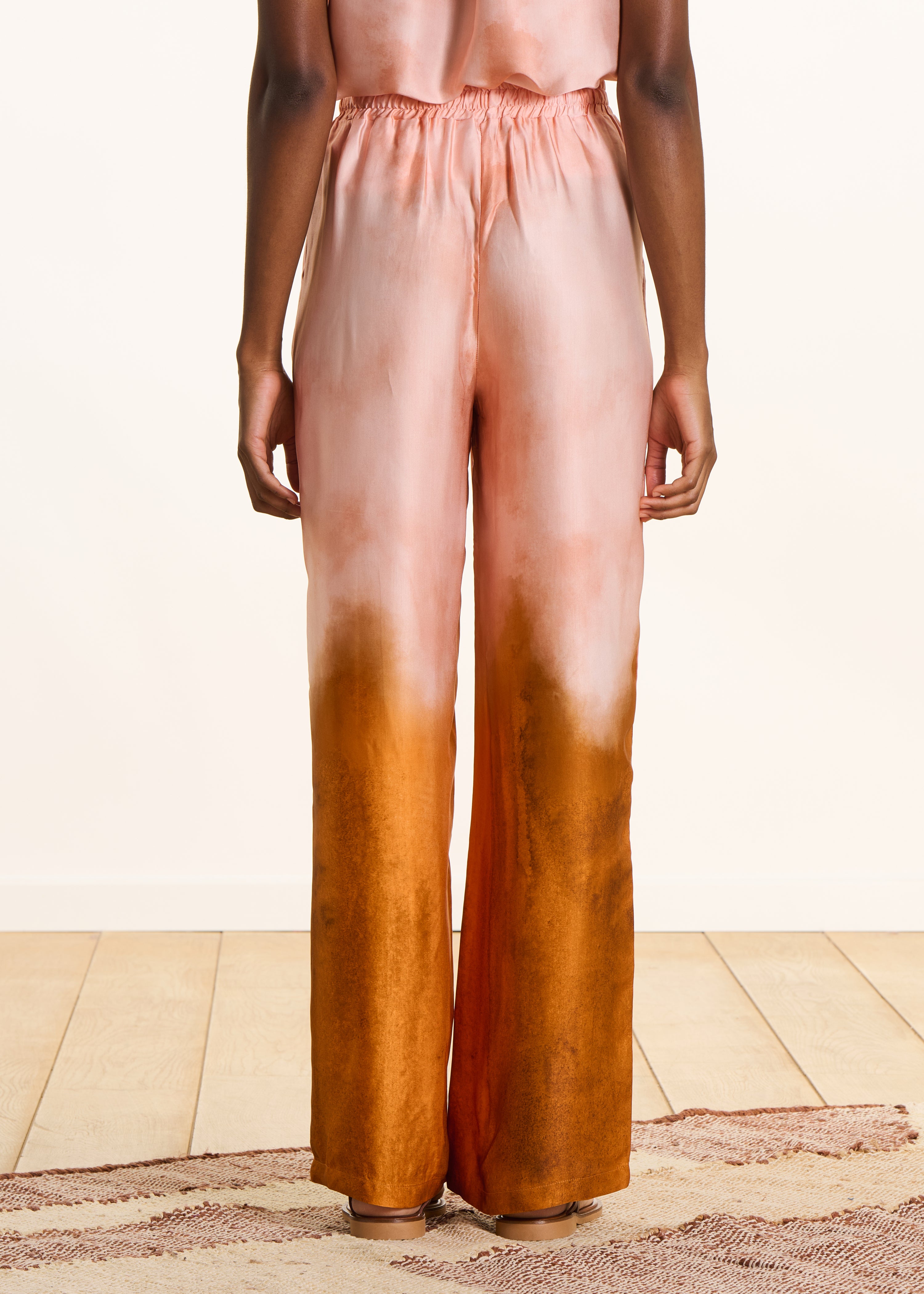 la-f-e-marabout-e-bacchia-hose-rosa-satin-tie-dye-weit image 3