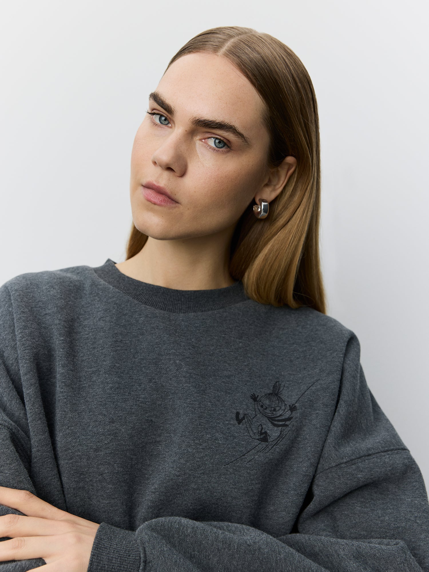 sofie-schnoor-women-moomin-sweatshirt-grau-relaxed-fit image 5