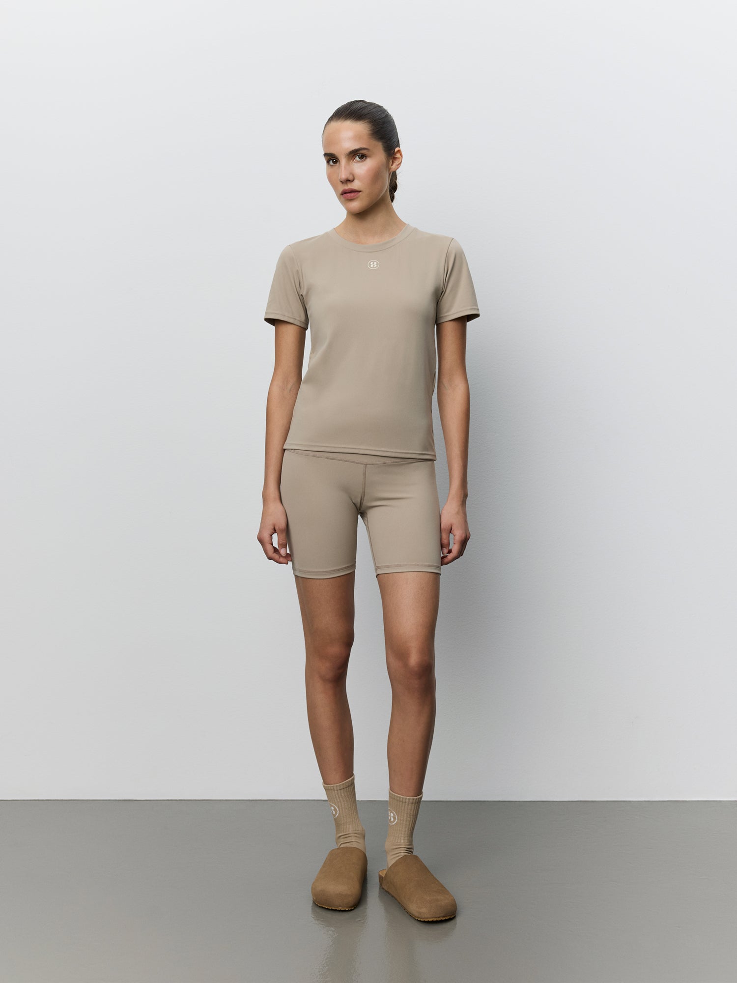 sofie-schnoor-sport-elviraspo-t-shirt-dusty-sand-nylon image 2