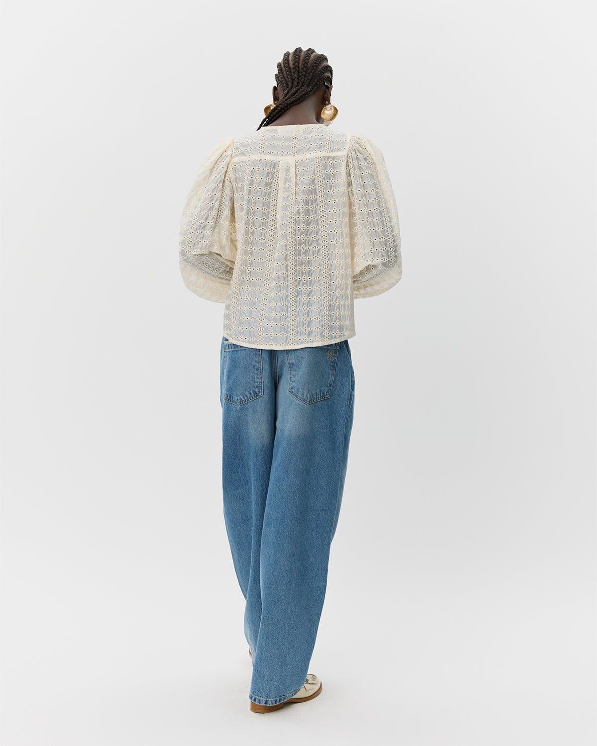 sofie-schnoor-corasw-bluse-creme-lochstickerei image 4