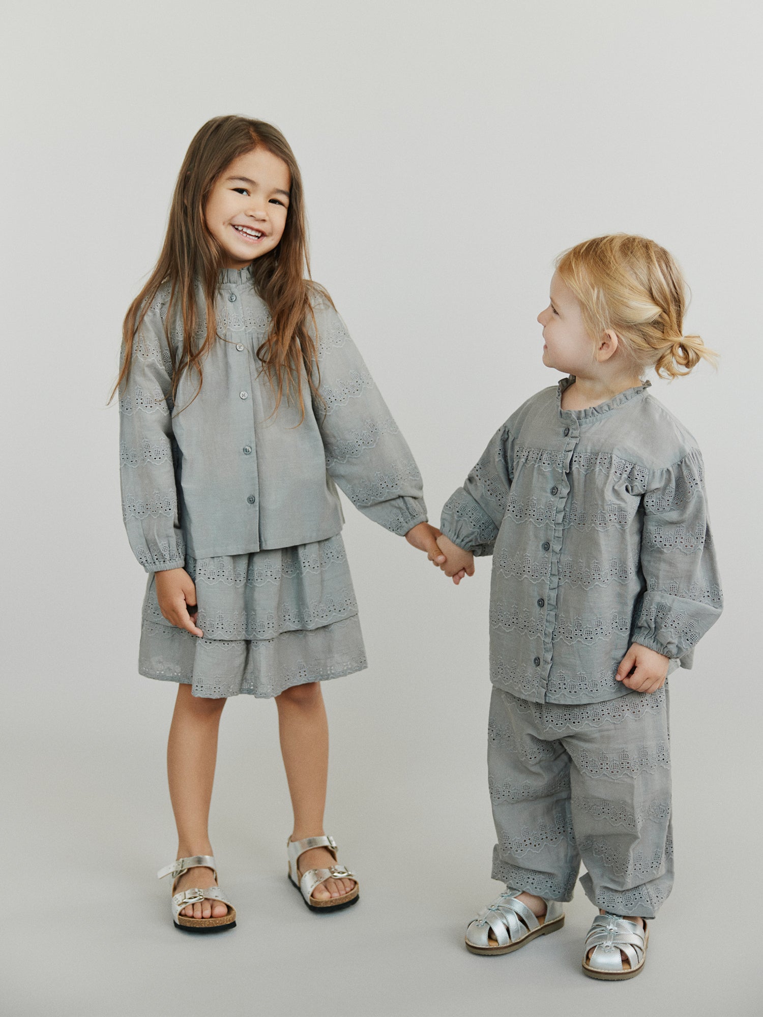 sofie-schnoor-aylinkb-kids-bluse-stone-grey-baumwolle image 4