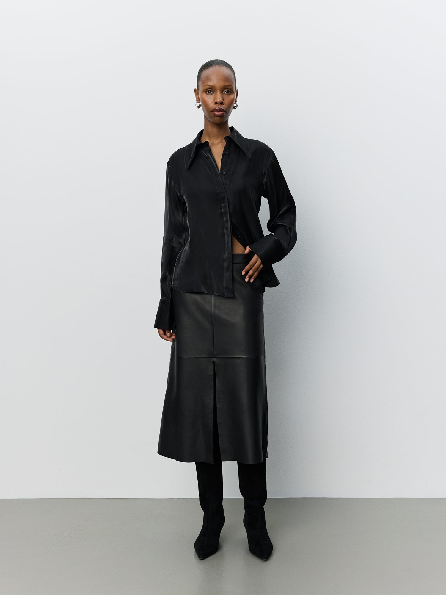 sofie-schnoor-women-wallysw-fitted-shirt-bluse-schwarz-satin image 2