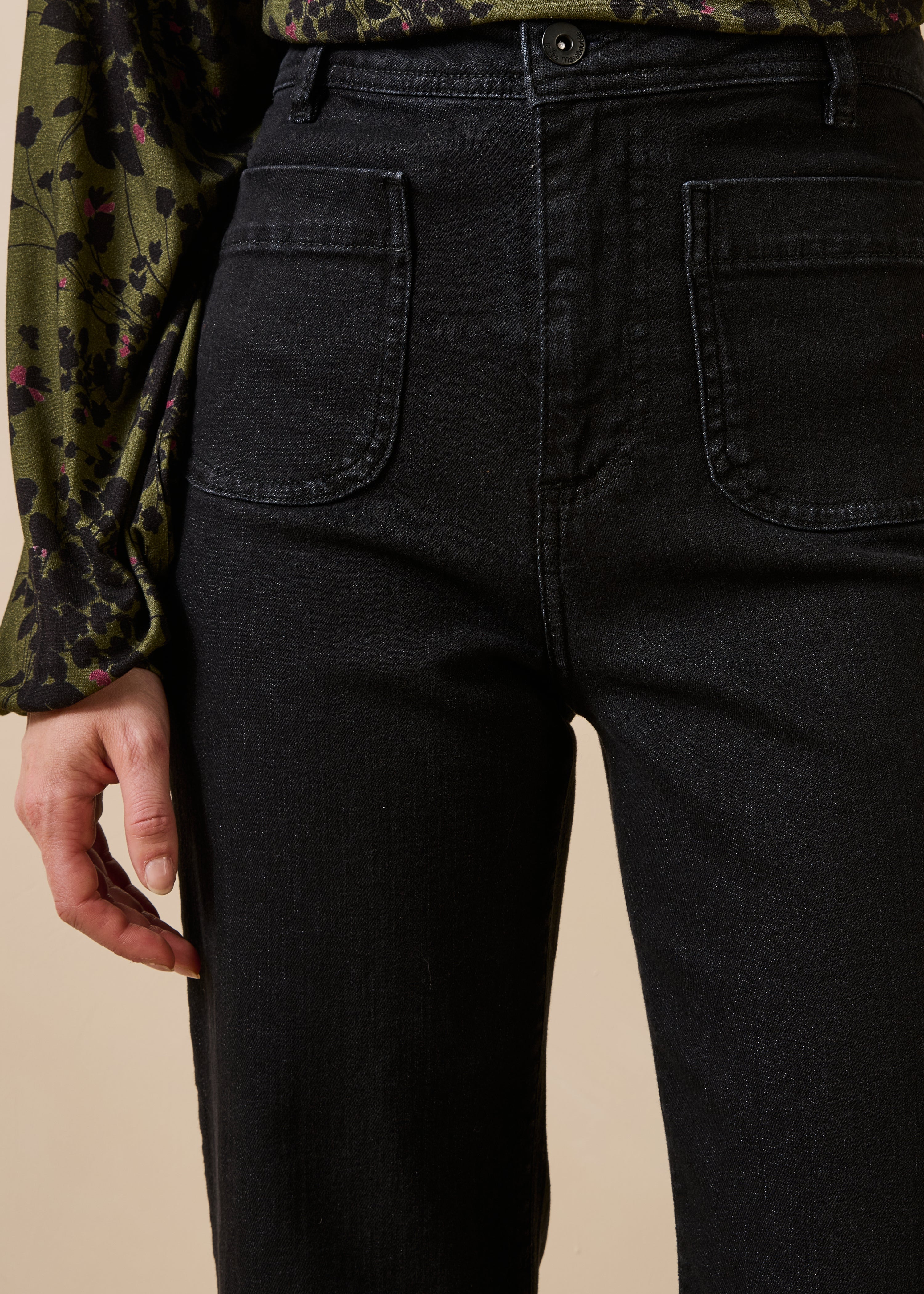 la-f-e-marabout-e-ekou-jeans-bootcut-schwarz-bio image 5