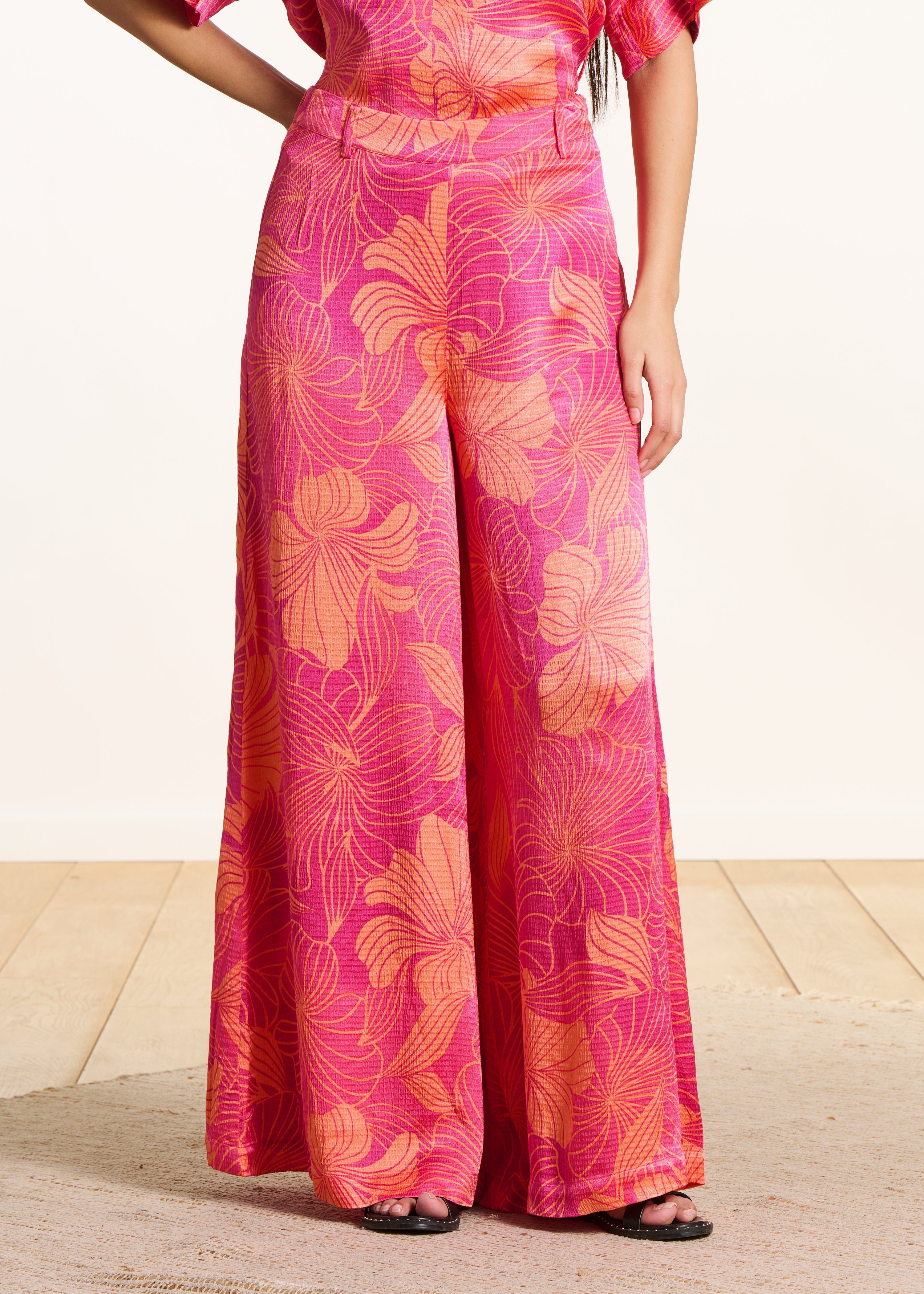 la-f-e-marabout-e-feloco-hose-blumenprint-rosa-weit image 2