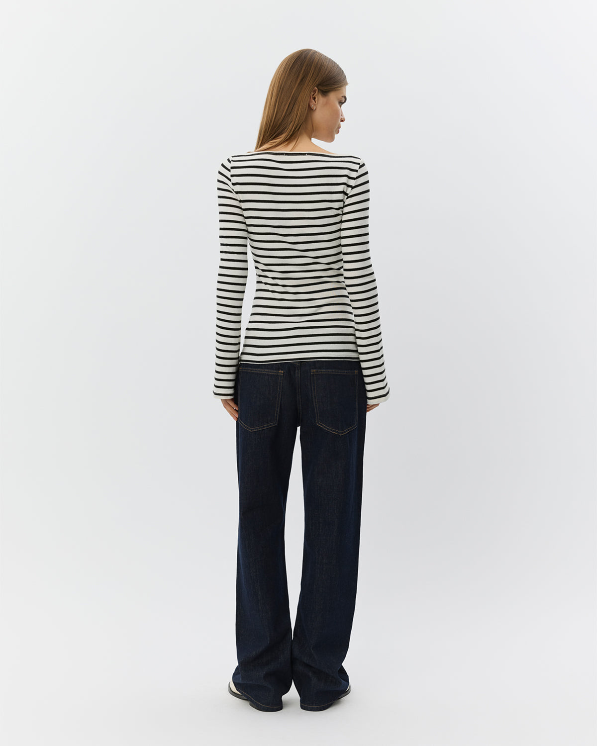 sofie-schnoor-cecesw-langarmshirt-wei-gestreift-bootsausschnitt image 4