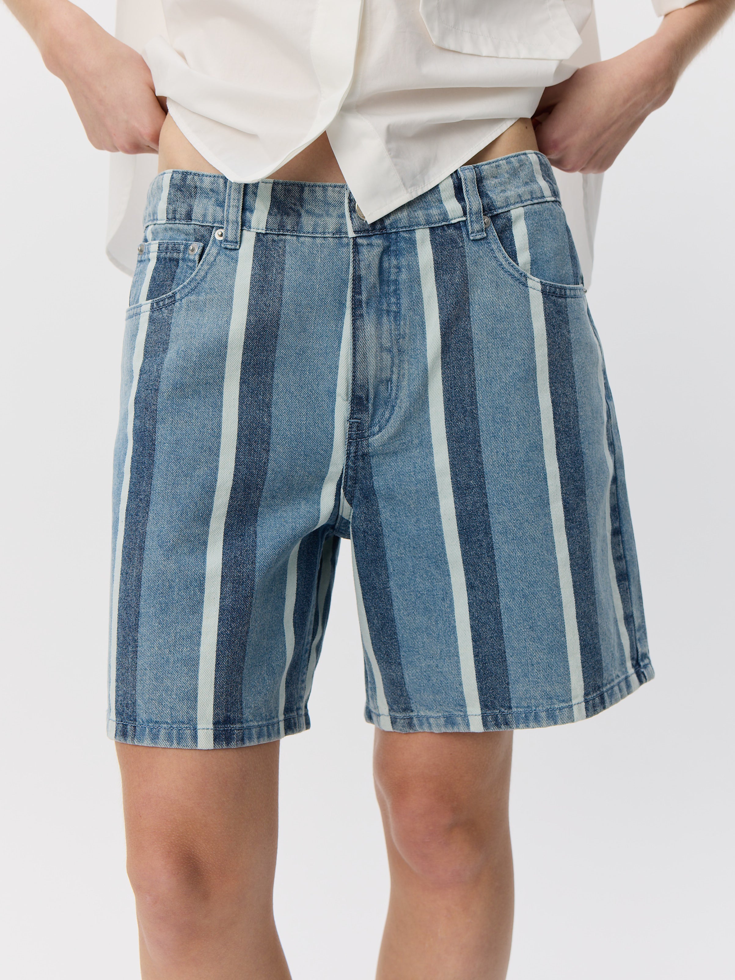 sofie-schnoor-women-ozilasw-shorts-blau-gestreift-baumwolle image 5