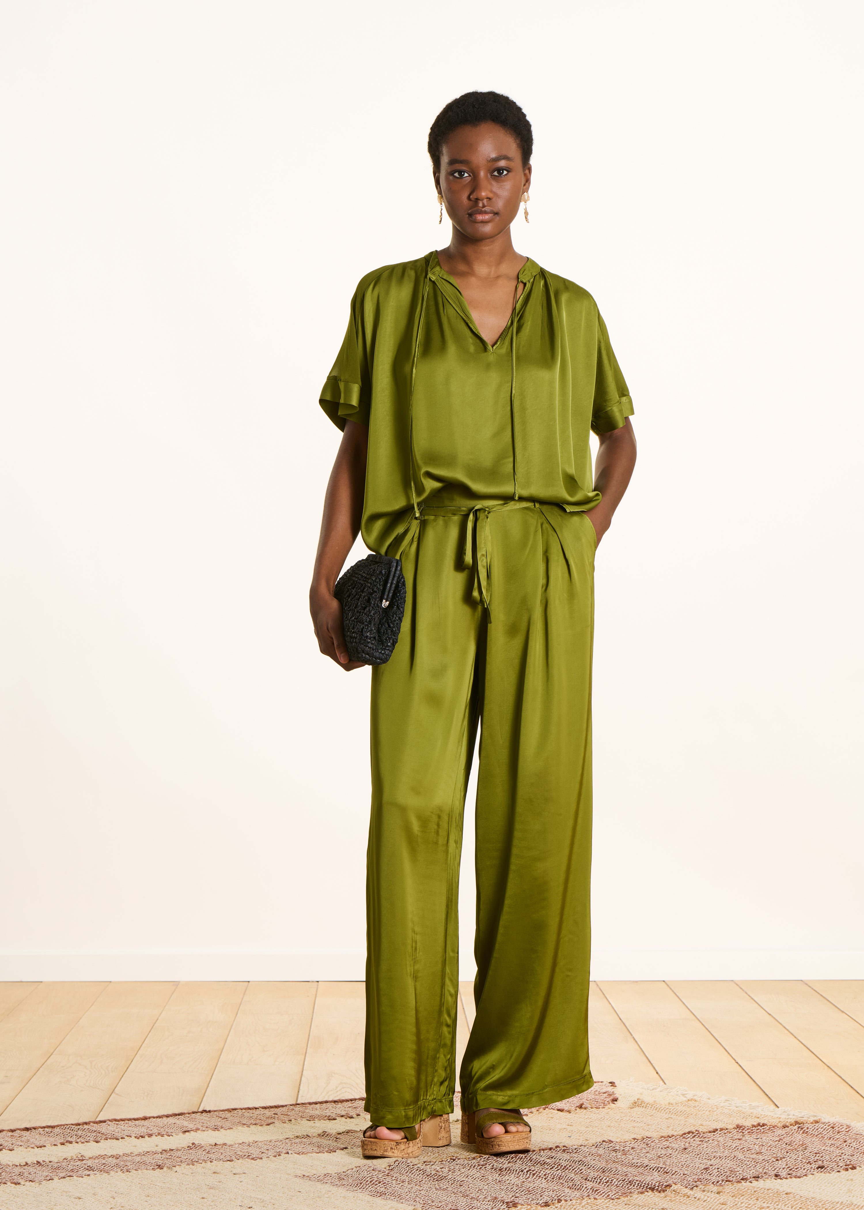la-f-e-marabout-e-felina-r-bluse-gr-n-satin-gr-34 image 2