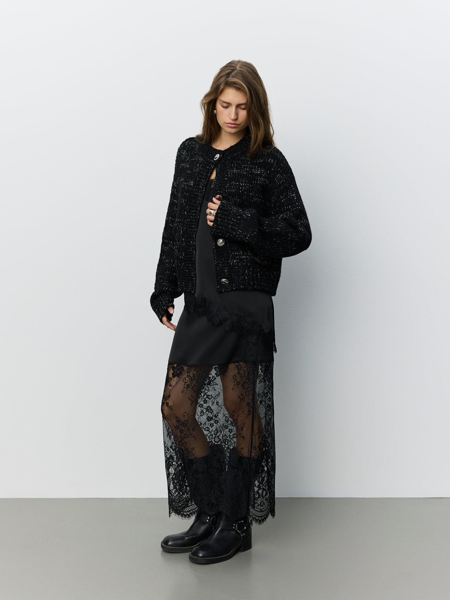 sofie-schnoor-women-pilasw-cardigan-schwarz-glitzer-wolle image 3