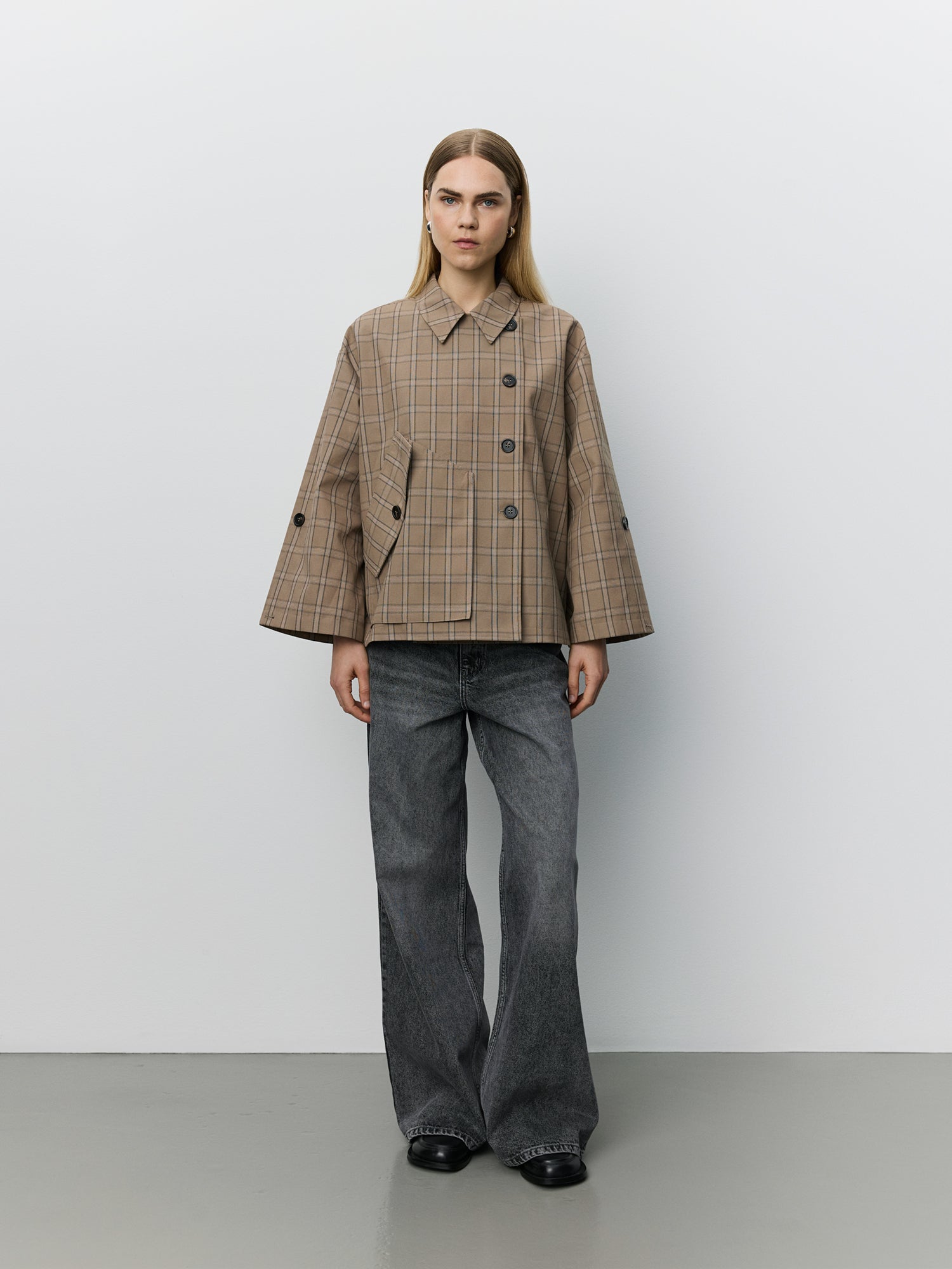 sofie-schnoor-agathasw-jacke-karo-hellbraun image 2
