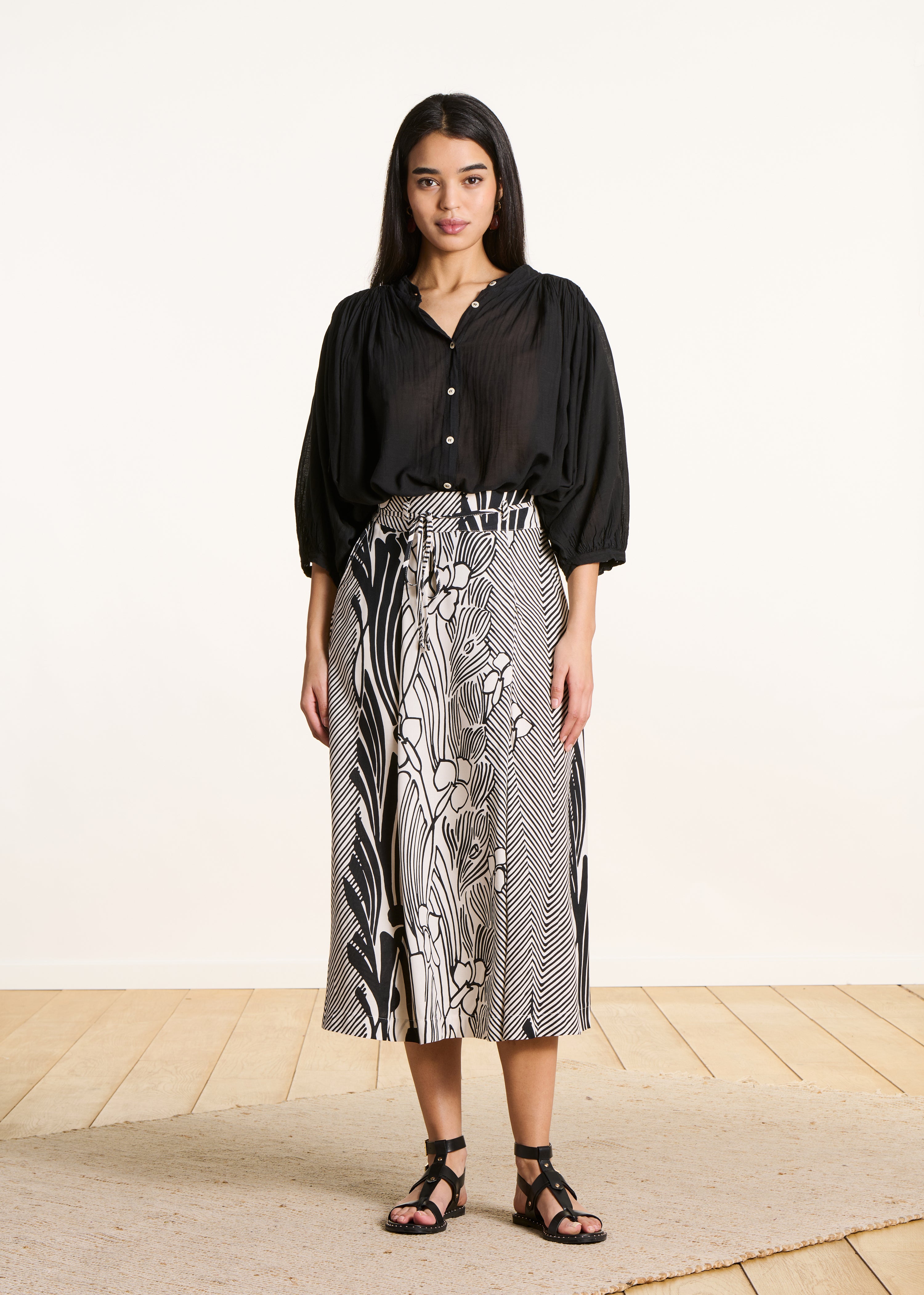 la-f-e-marabout-e-dalix-midirock-blumen-schwarz-wei image 1