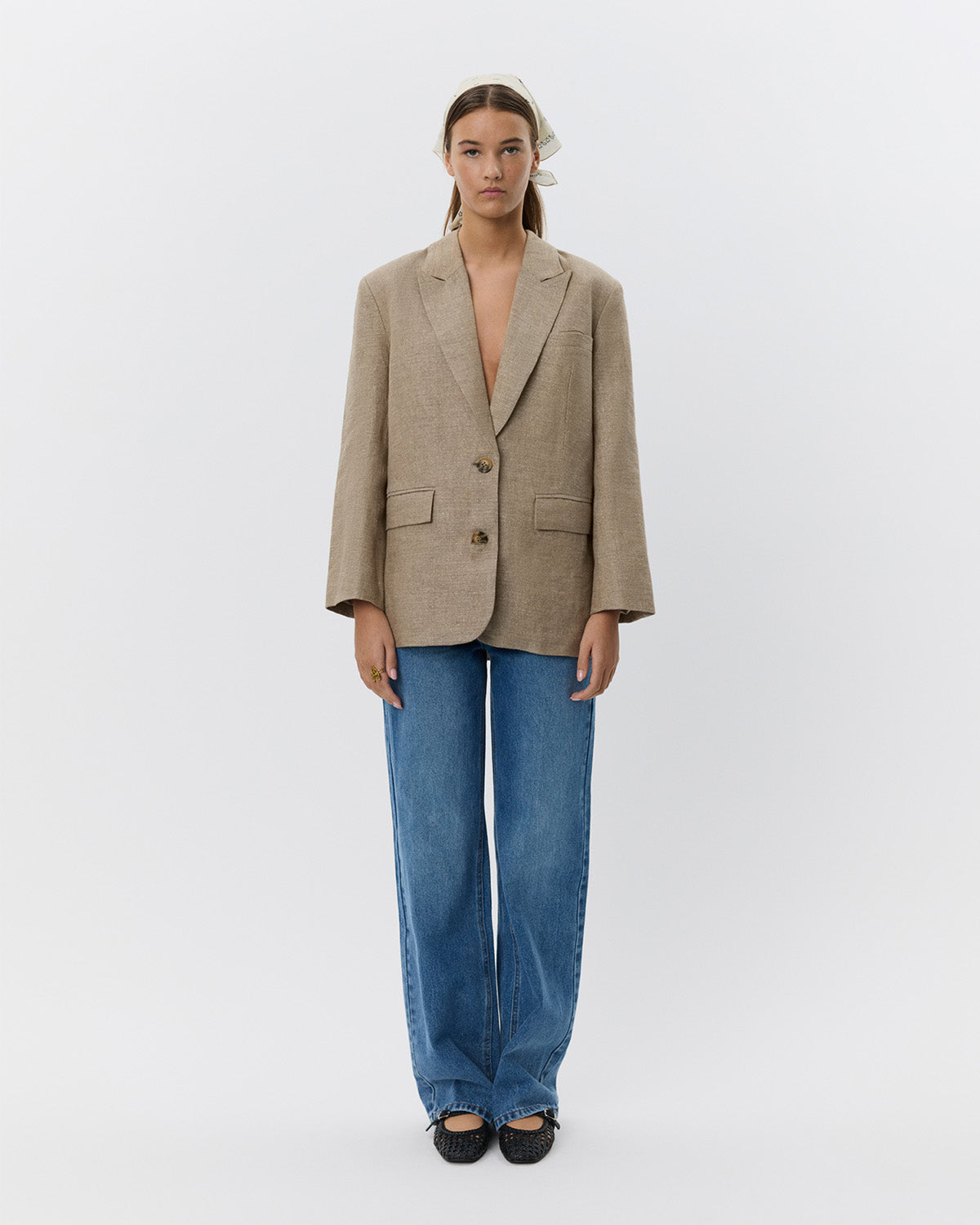 sofie-schnoor-lovellesw-leinen-blazer-hellbraun image 2