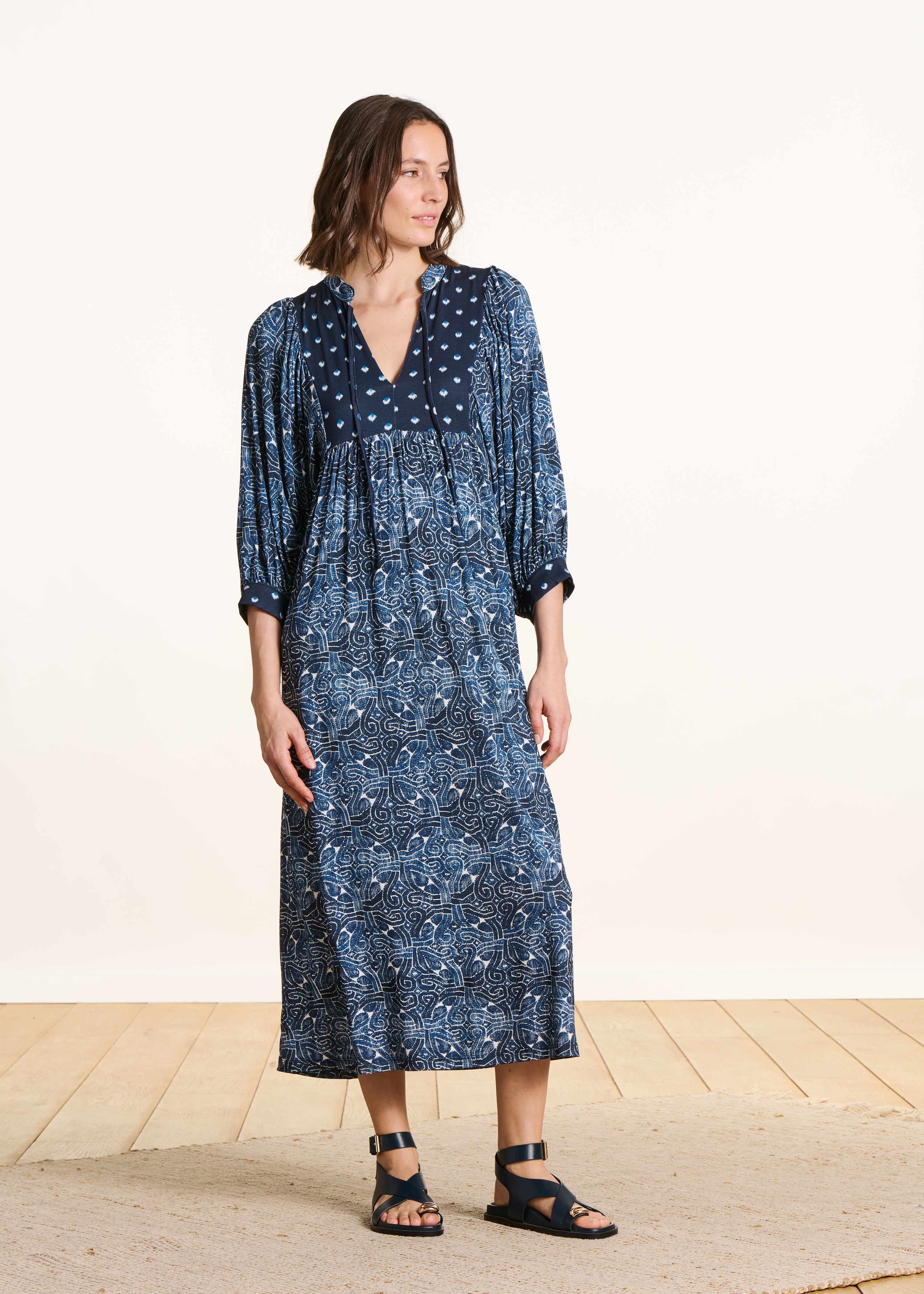 la-f-e-marabout-e-demba-maxikleid-blau-patchwork image 2