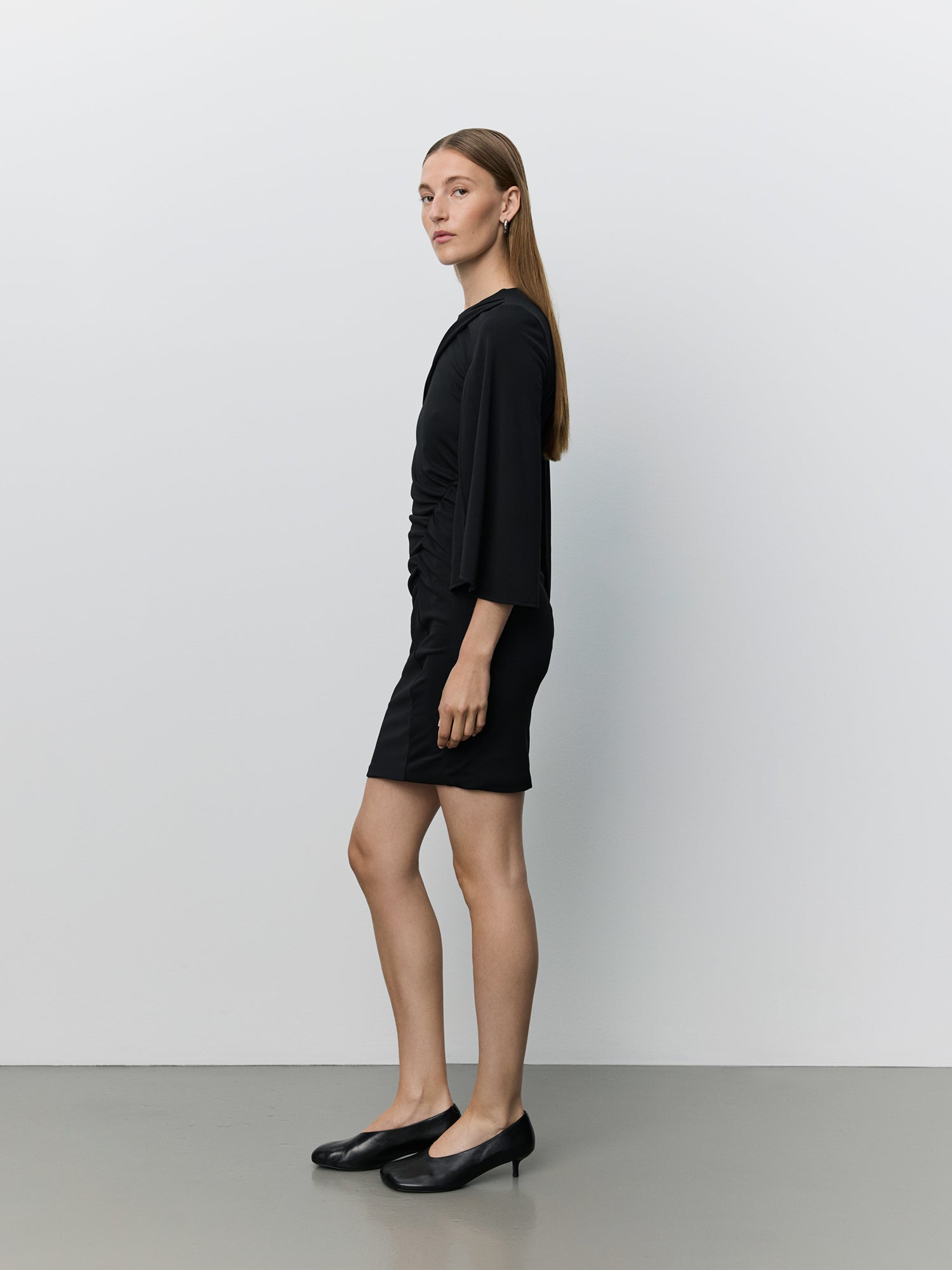 sofie-schnoor-carliasw-mini-dress-kleid-schwarz-cape image 3